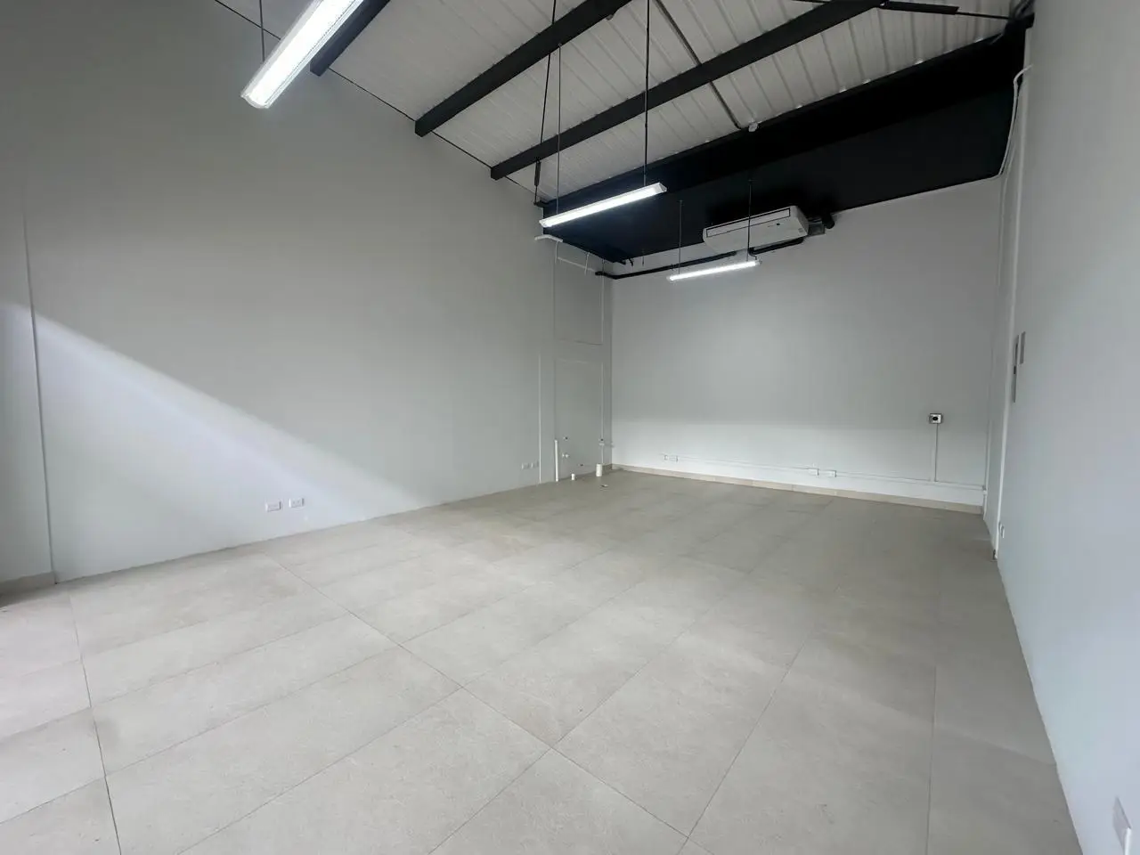 Brand New Commercial/Office Space in Prime Jacó Location  - image 5