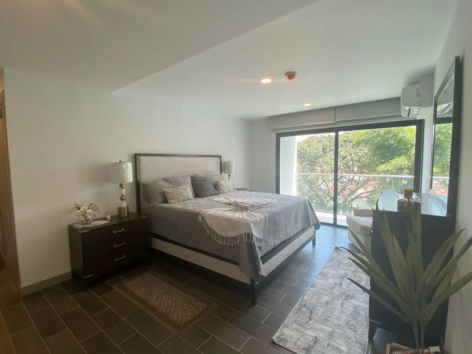 Modern 2-Bed Condo in Escazú with City Views - image 8