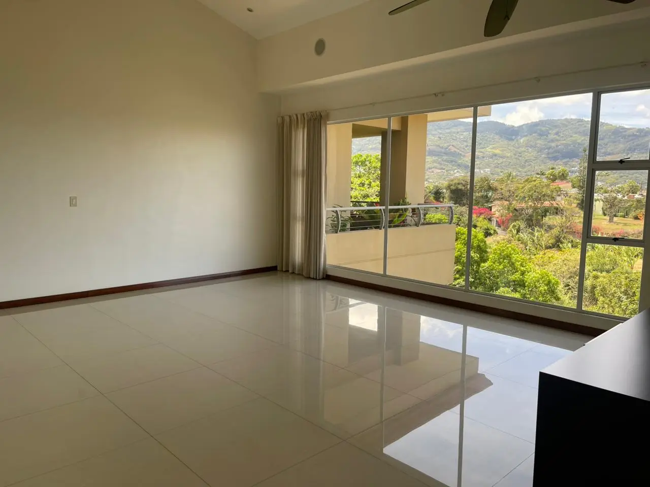 Exclusive penthouse for rent in Bello Horizonte, Escazú, with panoramic views - image 6