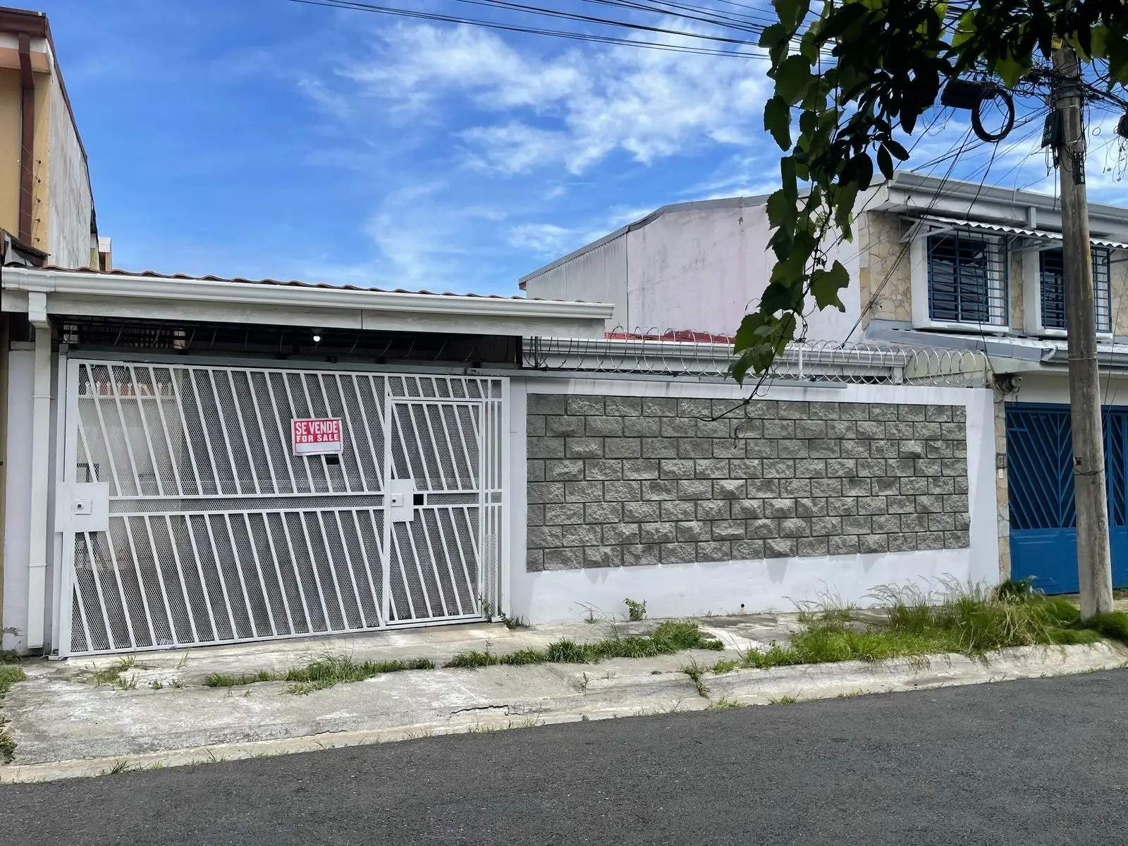 Single Story Home for Sale in La Roma, Pavas - image 1