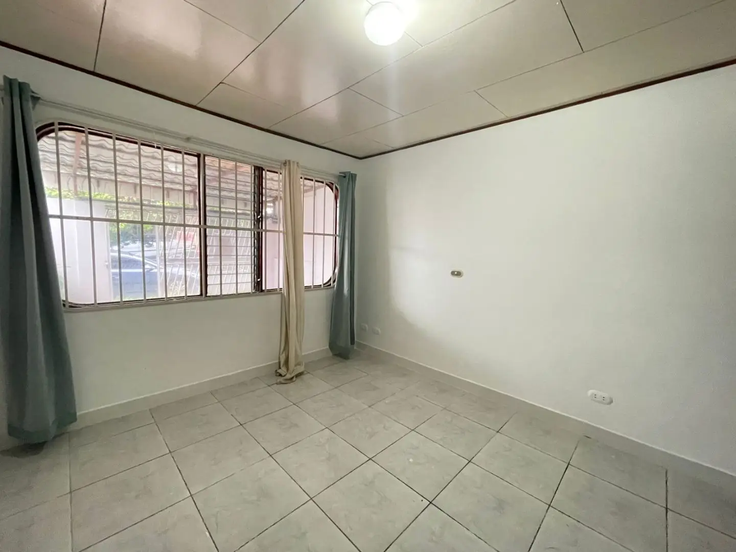 Single Story Home for Sale in La Roma, Pavas - image 12