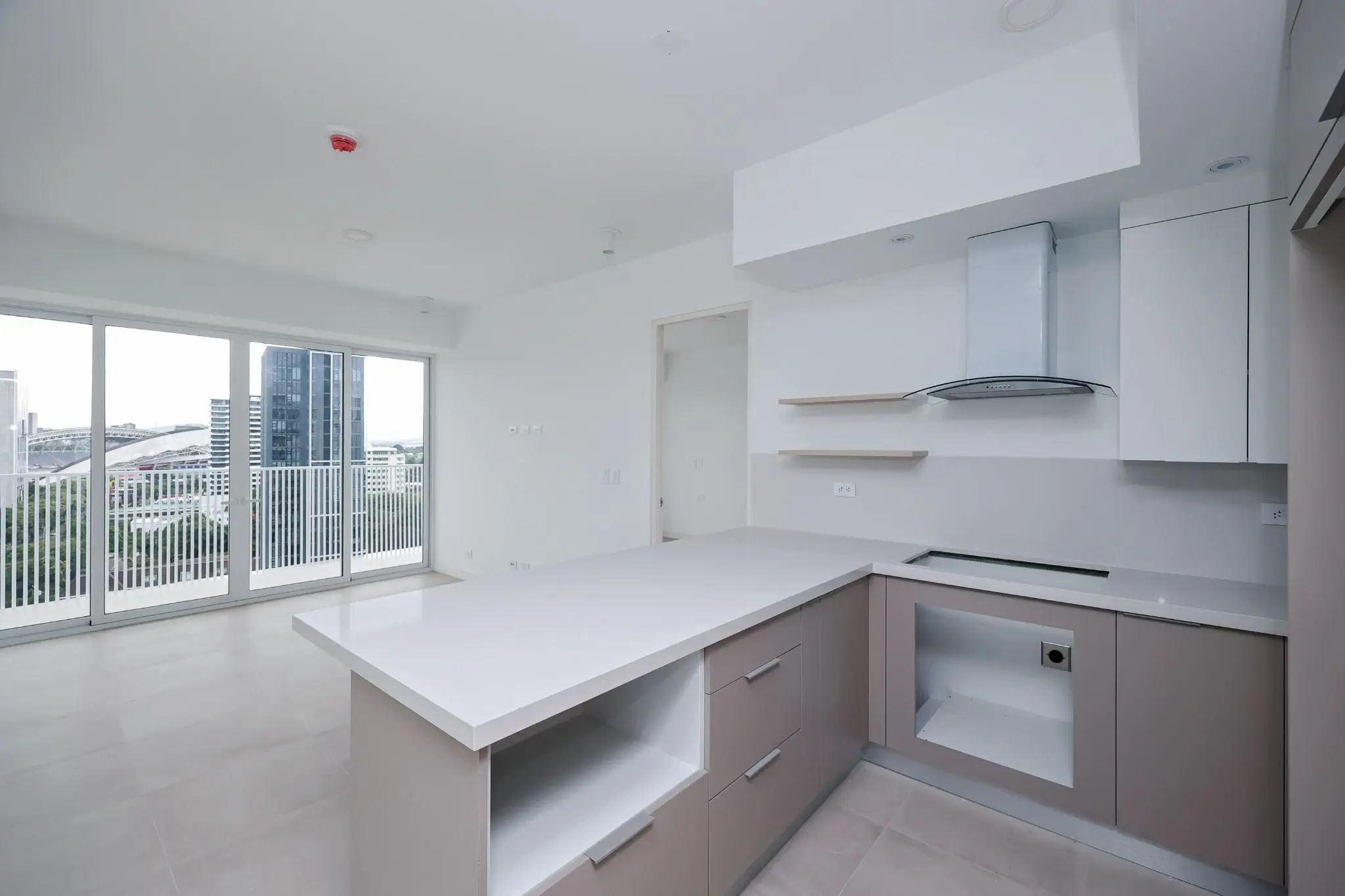 Contemporary City View Apartment in Nunciatura - image 15