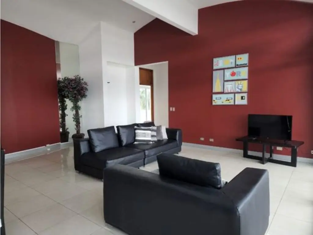 Luxury 3-Bed Penthouse with City Views in Escazú - image 4