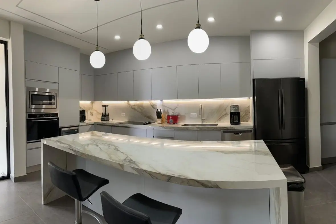 Modern Luxury 4-Bedroom Home in Guácima Gated Community - image 2