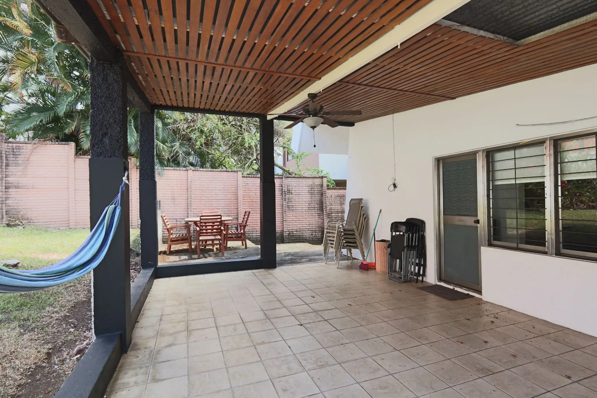 Versatile 10-Bed Commercial/Residential Rental in Prime San José Metropolitan Area - image 9