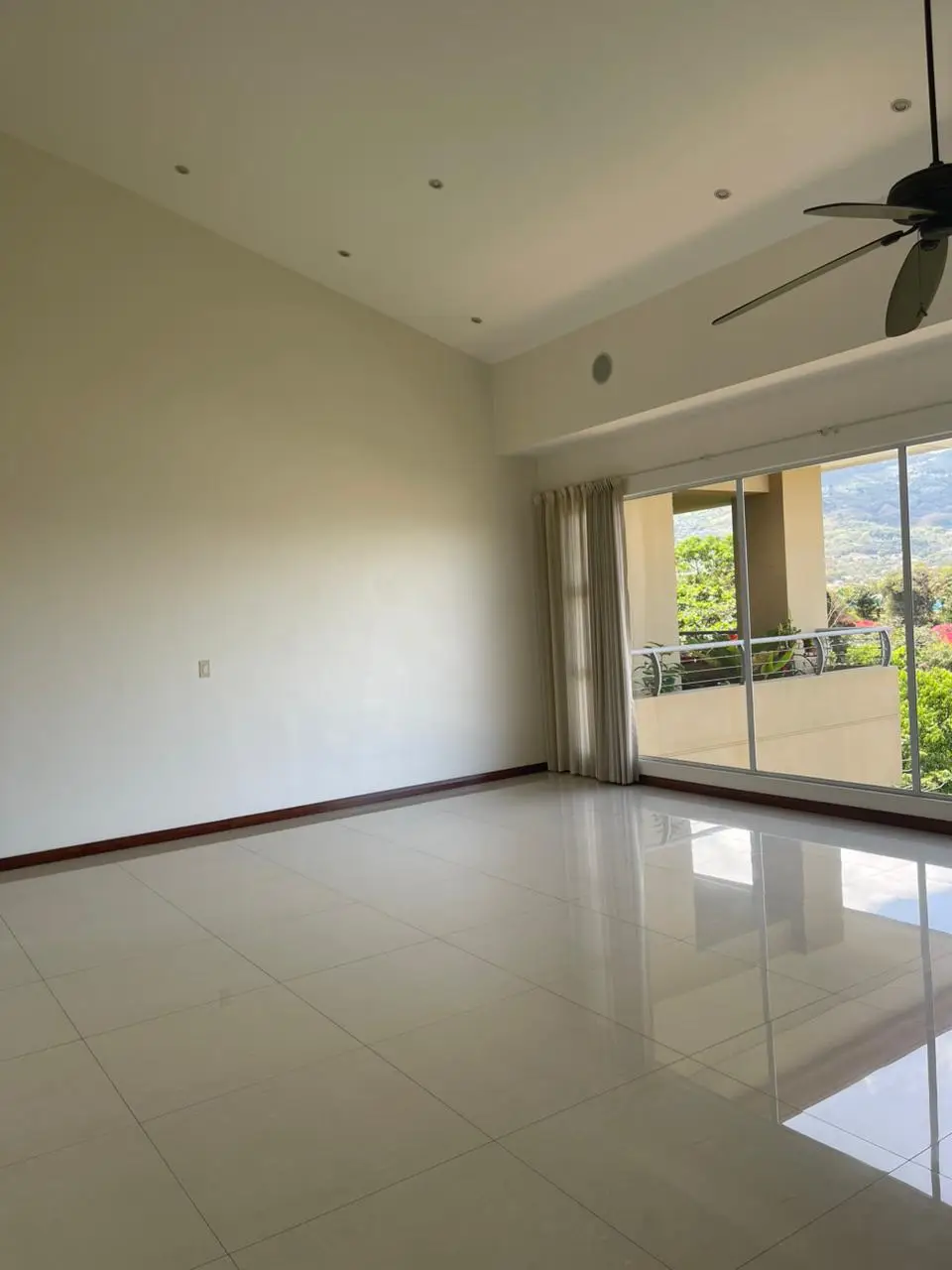 Exclusive penthouse for rent in Bello Horizonte, Escazú, with panoramic views - image 4