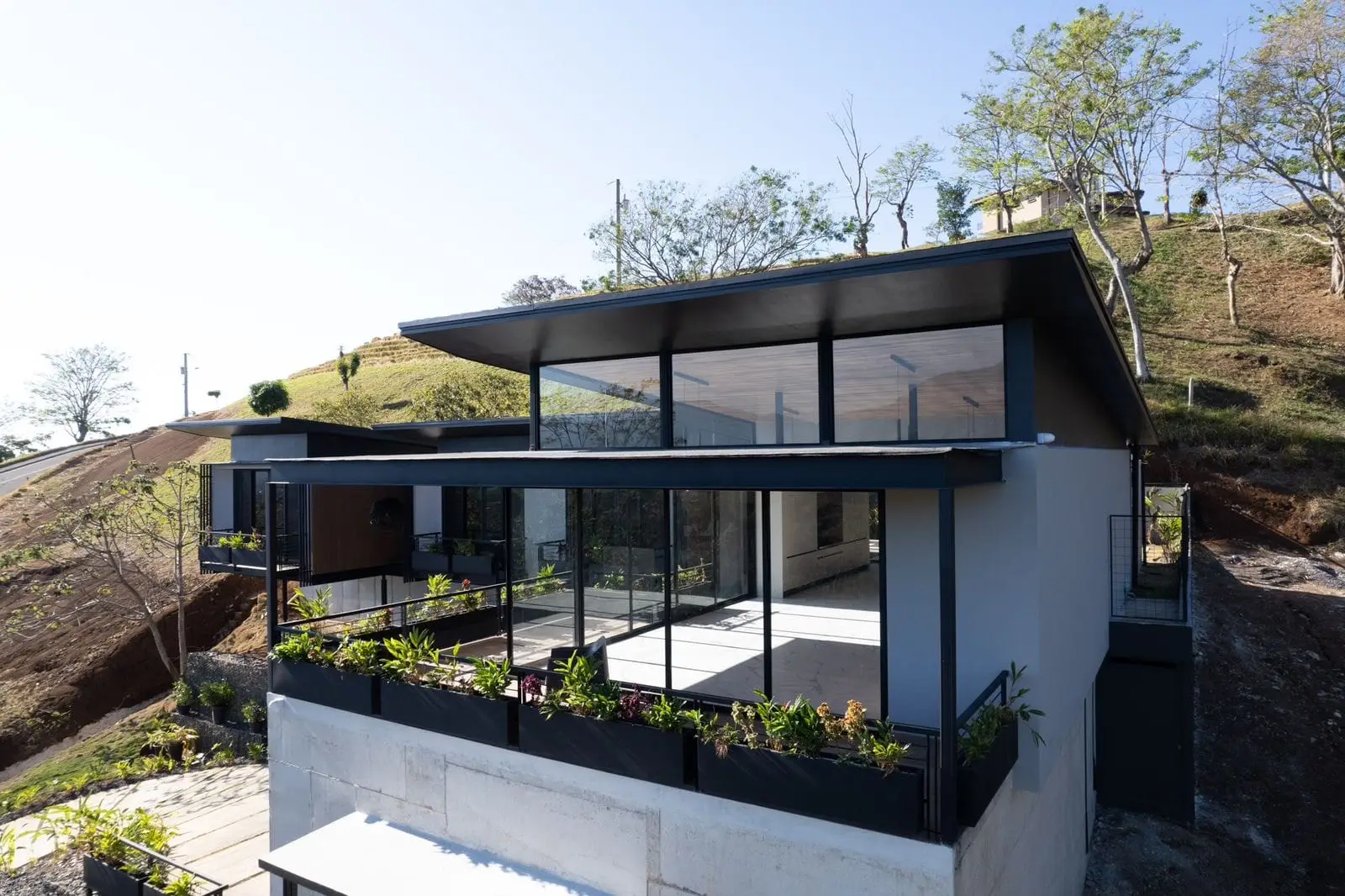 Exclusividad y Naturaleza: Residencia de Lujo con Vistas Panorámicas en Naranjo - image 2