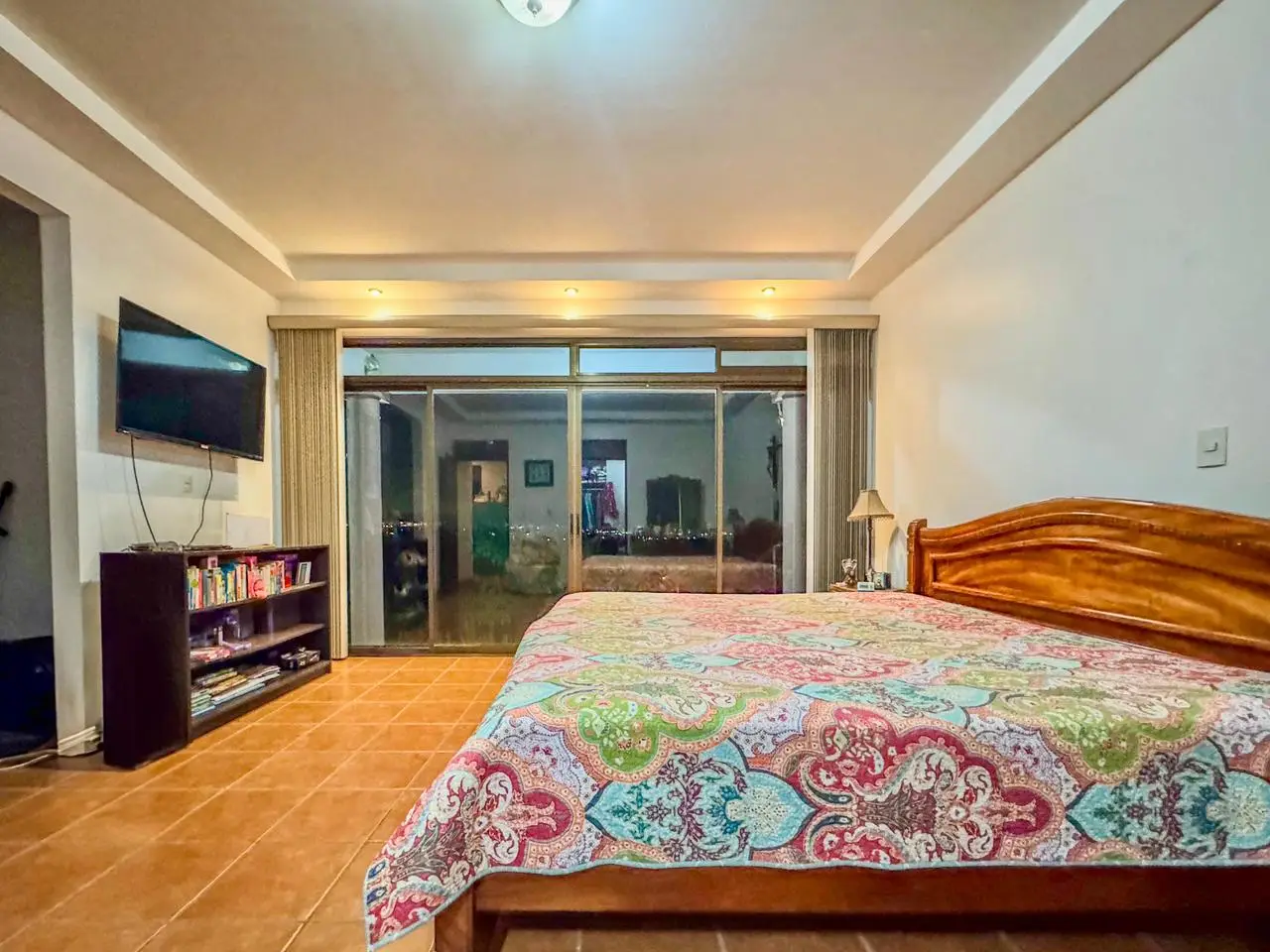 Charming 3-Bed Home with Mountain Views in Grecia, Alajuela - image 8