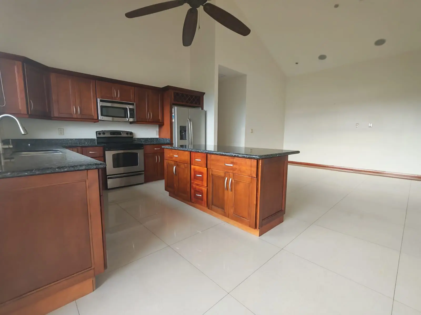 Exclusive penthouse for rent in Bello Horizonte, Escazú, with panoramic views - image 2