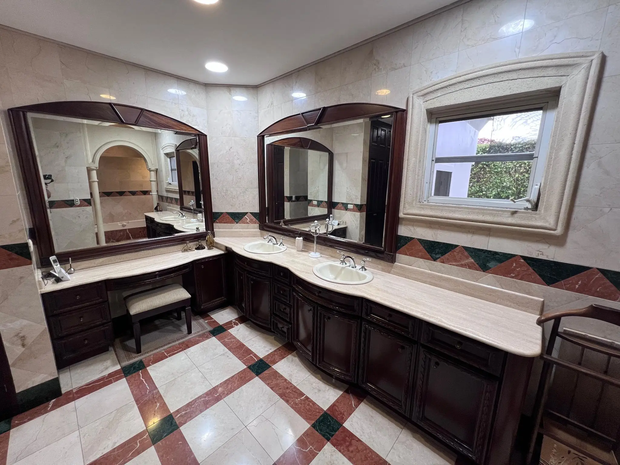 Luxury Home in Bosques de Lindora, Santa Ana - image 14