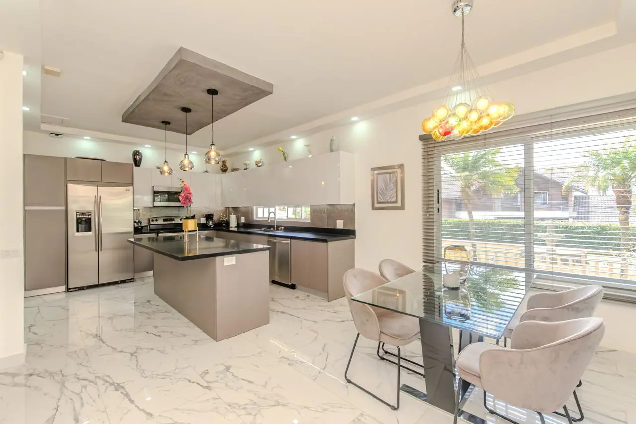 Exquisite Furnished 5-Bedroom Luxury Residence for Rent in Hacienda Los Reyes, La Guácima - image 4
