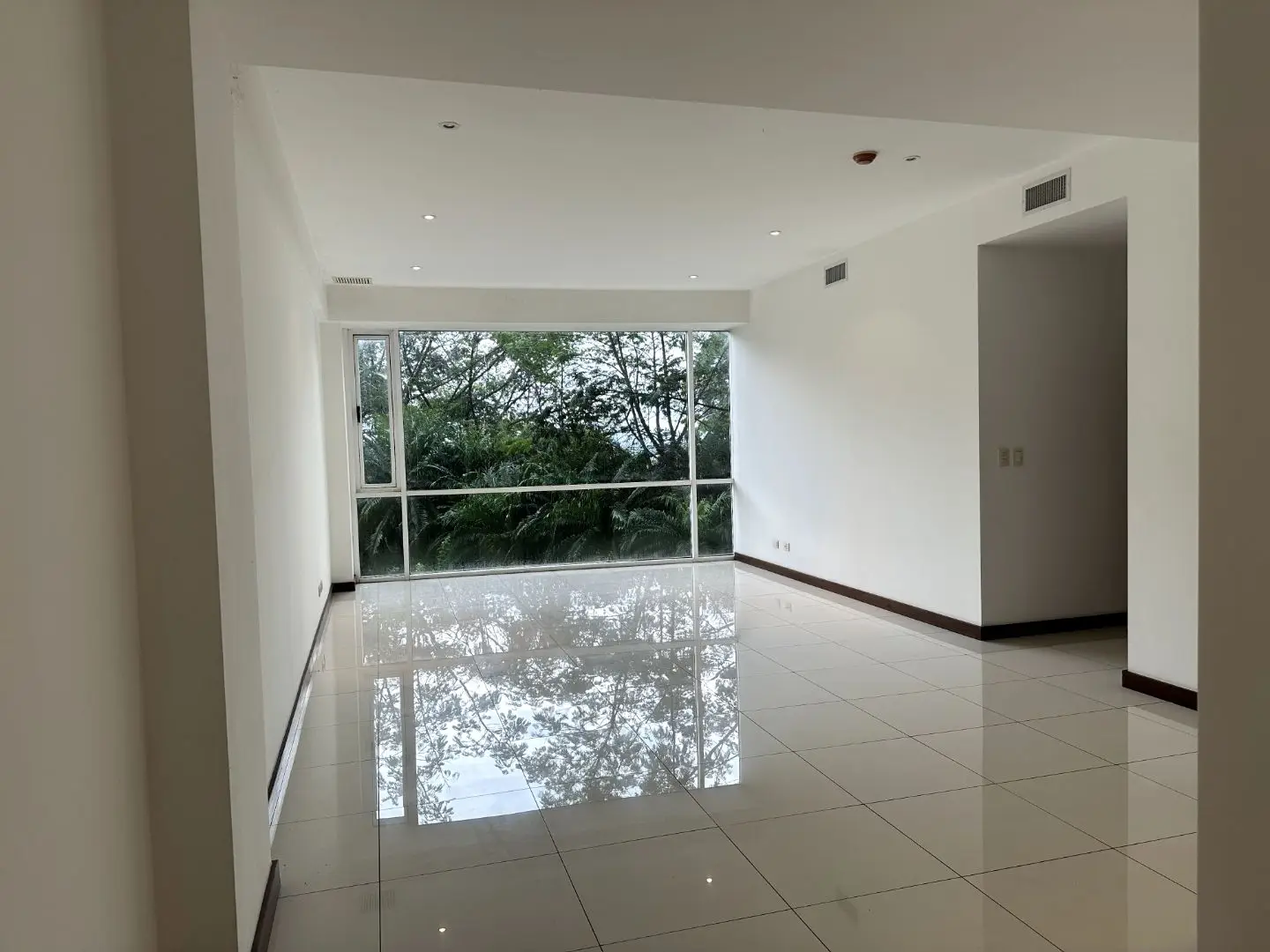 Modern 1-Bed Condo in Escazú, San José - image 6