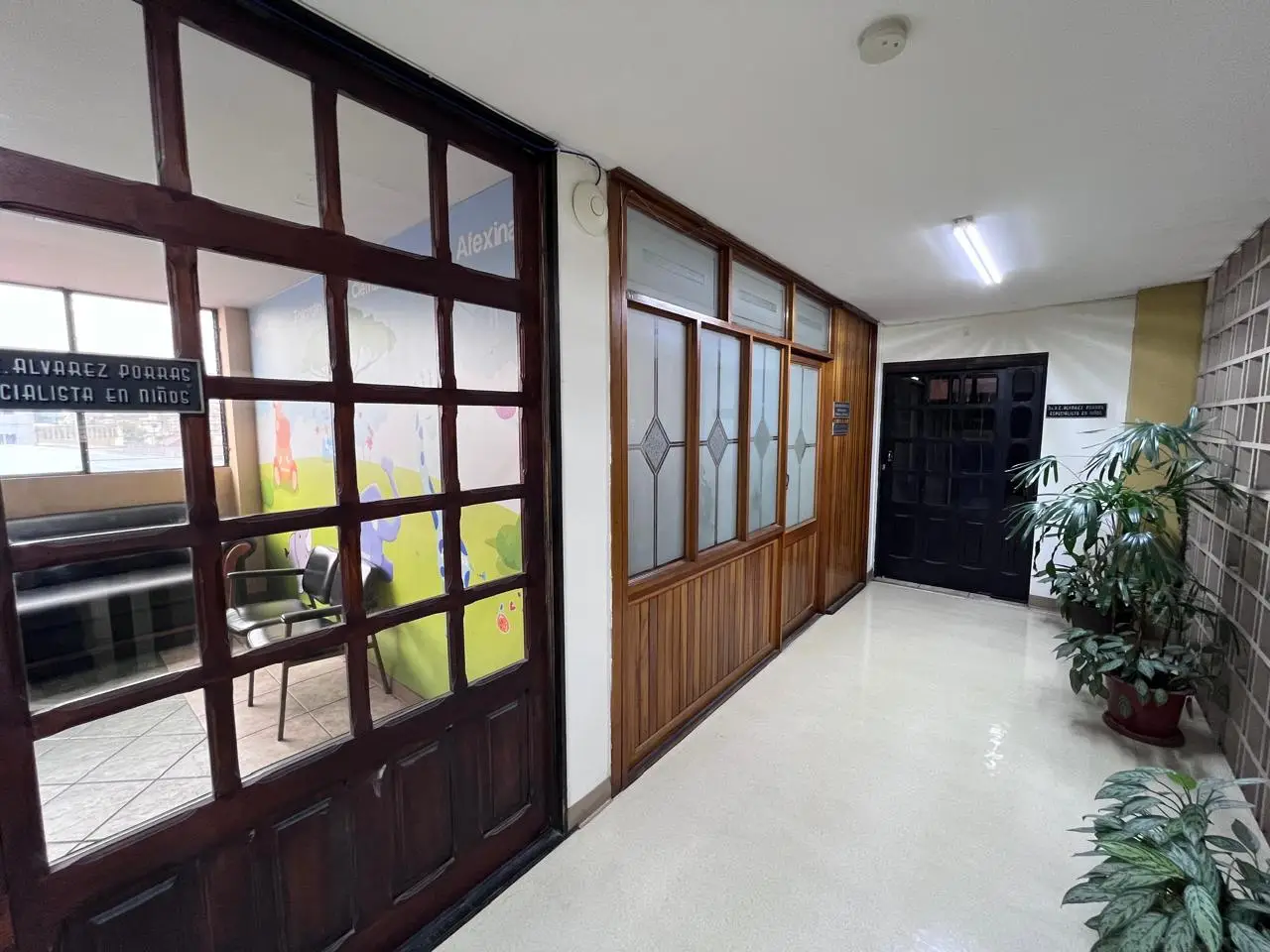 Renovated building ideal for commercial or institutional use - image 2