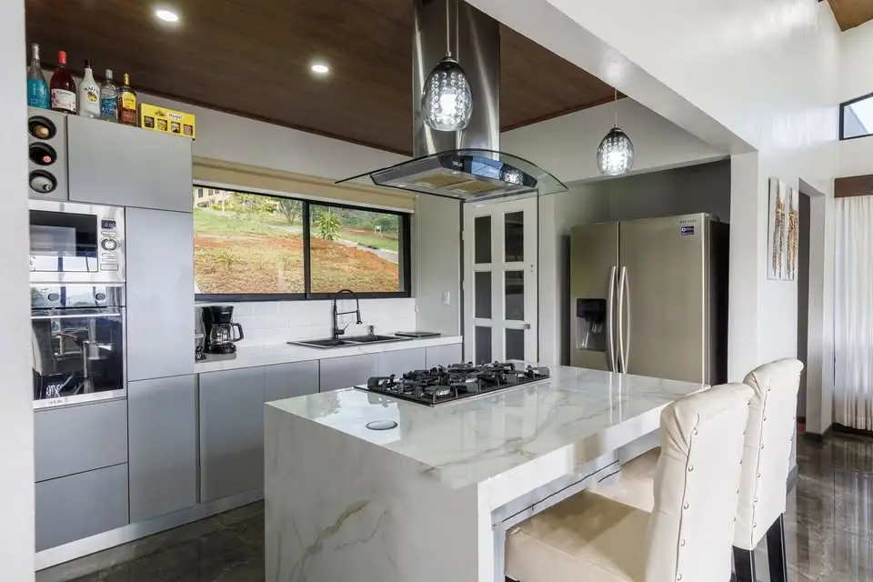 Stunning Modern Hillside Home in Gated Hacienda Natura, Naranjo, Alajuela - image 10