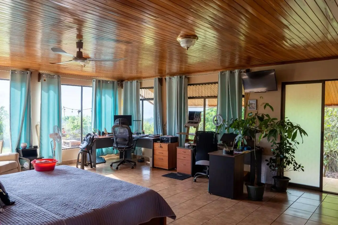 Atenas Quinta with Mountain Views: Charming 3-Bed Home on Expansive Private Land - image 12