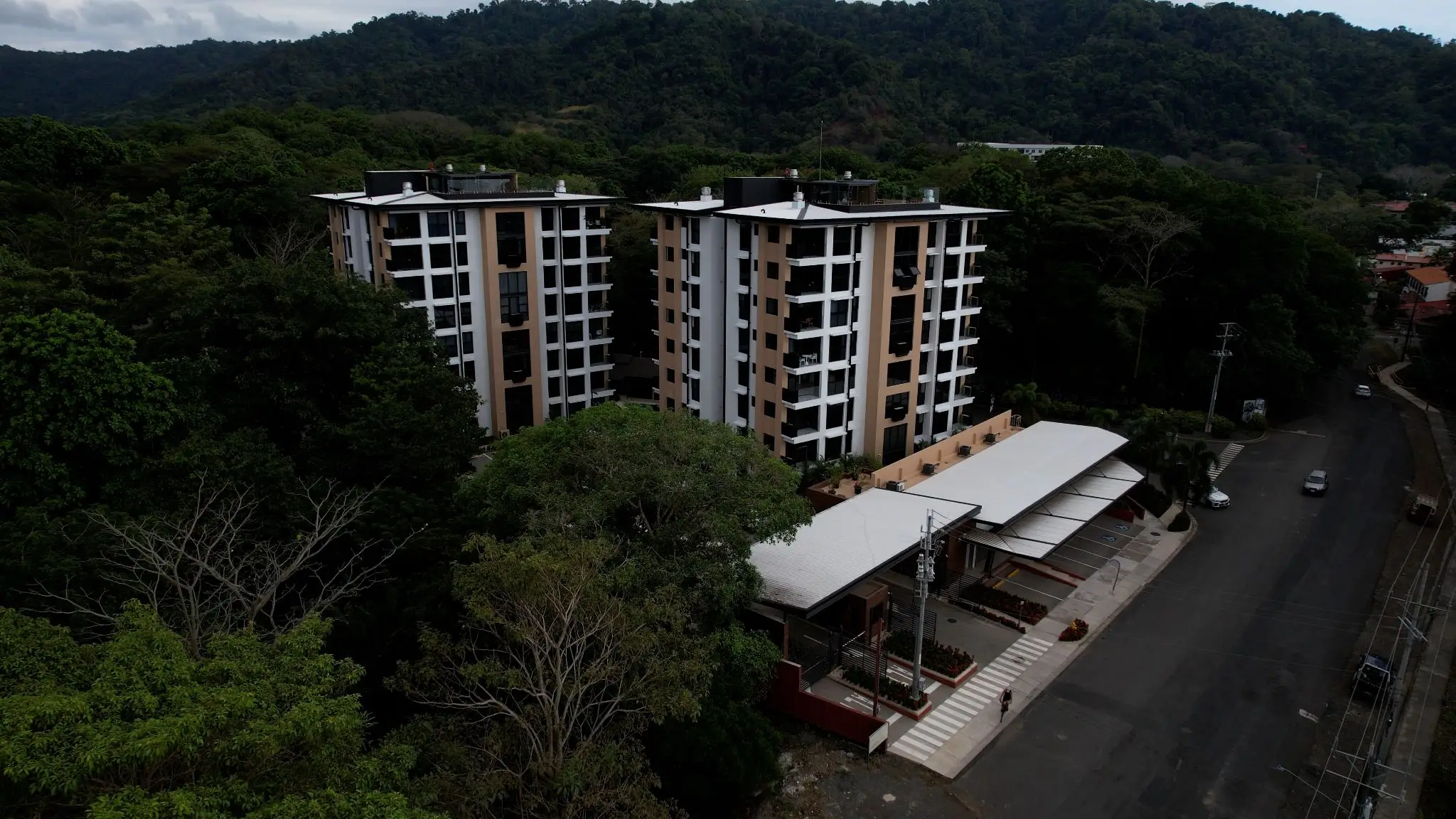 Modern 3-Bedroom Condo in Jacó's  Torres del Mar - image 11