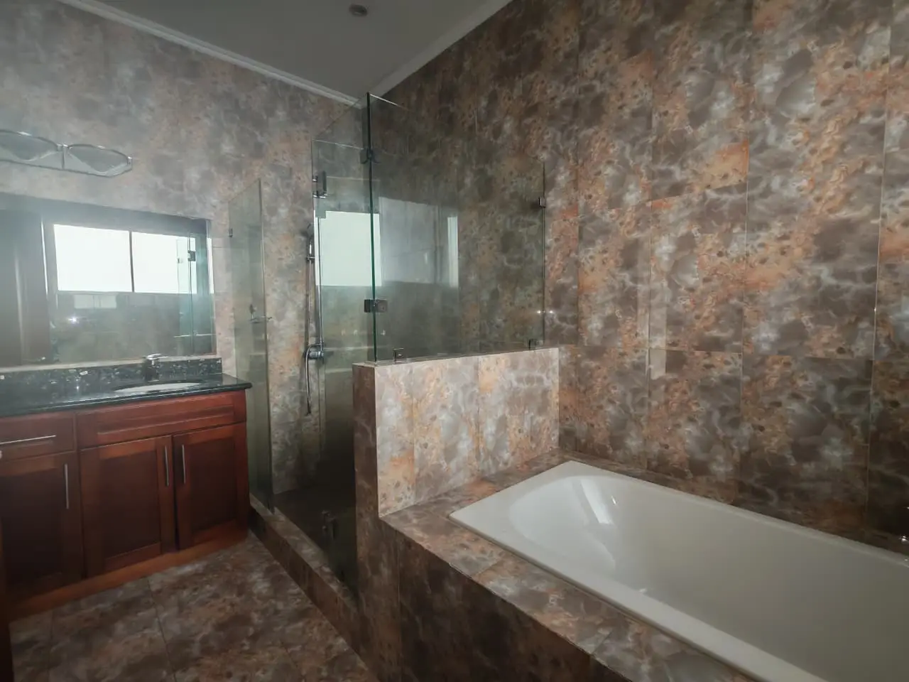 Exclusive penthouse for rent in Bello Horizonte, Escazú, with panoramic views - image 12