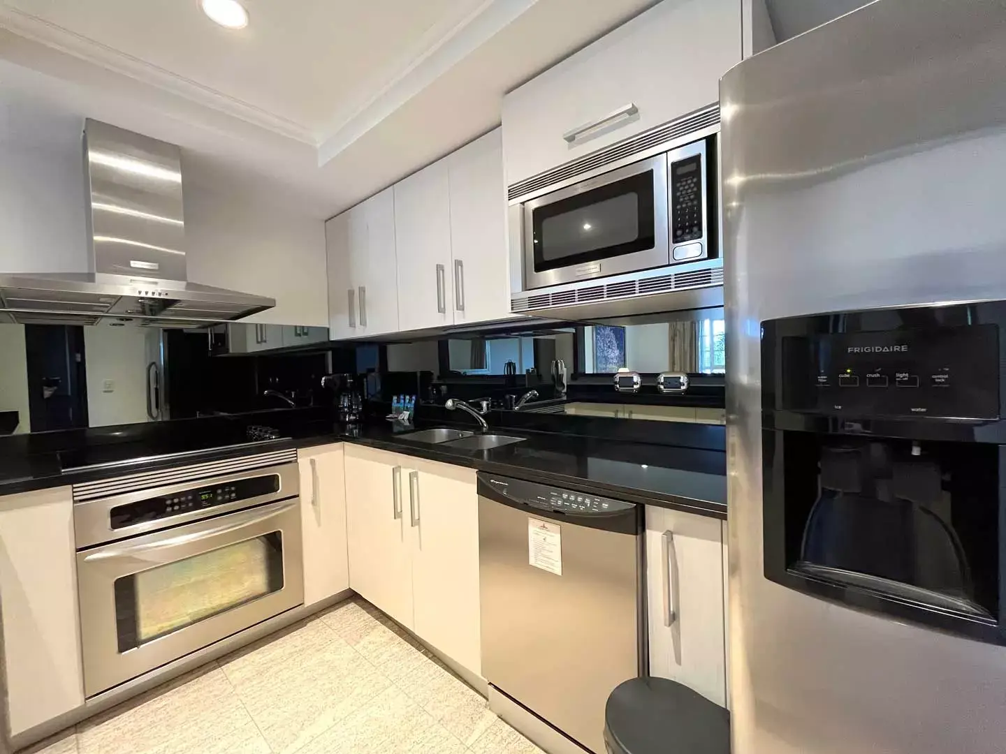 Modern 1-Bedroom, 2-Bath Rental in Exclusive Escazú, San Rafael - image 2