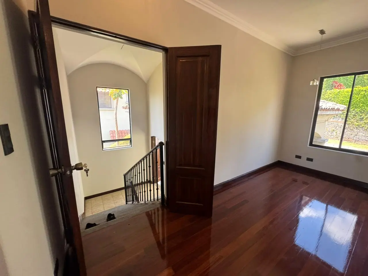 Residencia de Lujo con Vista a la Ciudad en Cerro Alto, Escazú - image 4