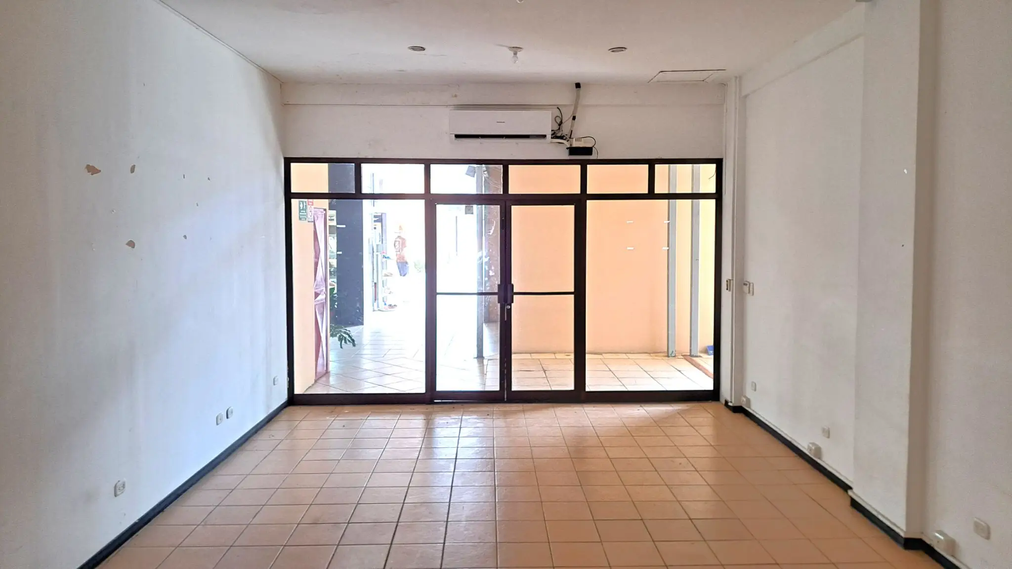 Versatile Office/Retail Space for Sale at Plaza Coral in Jacó - image 2