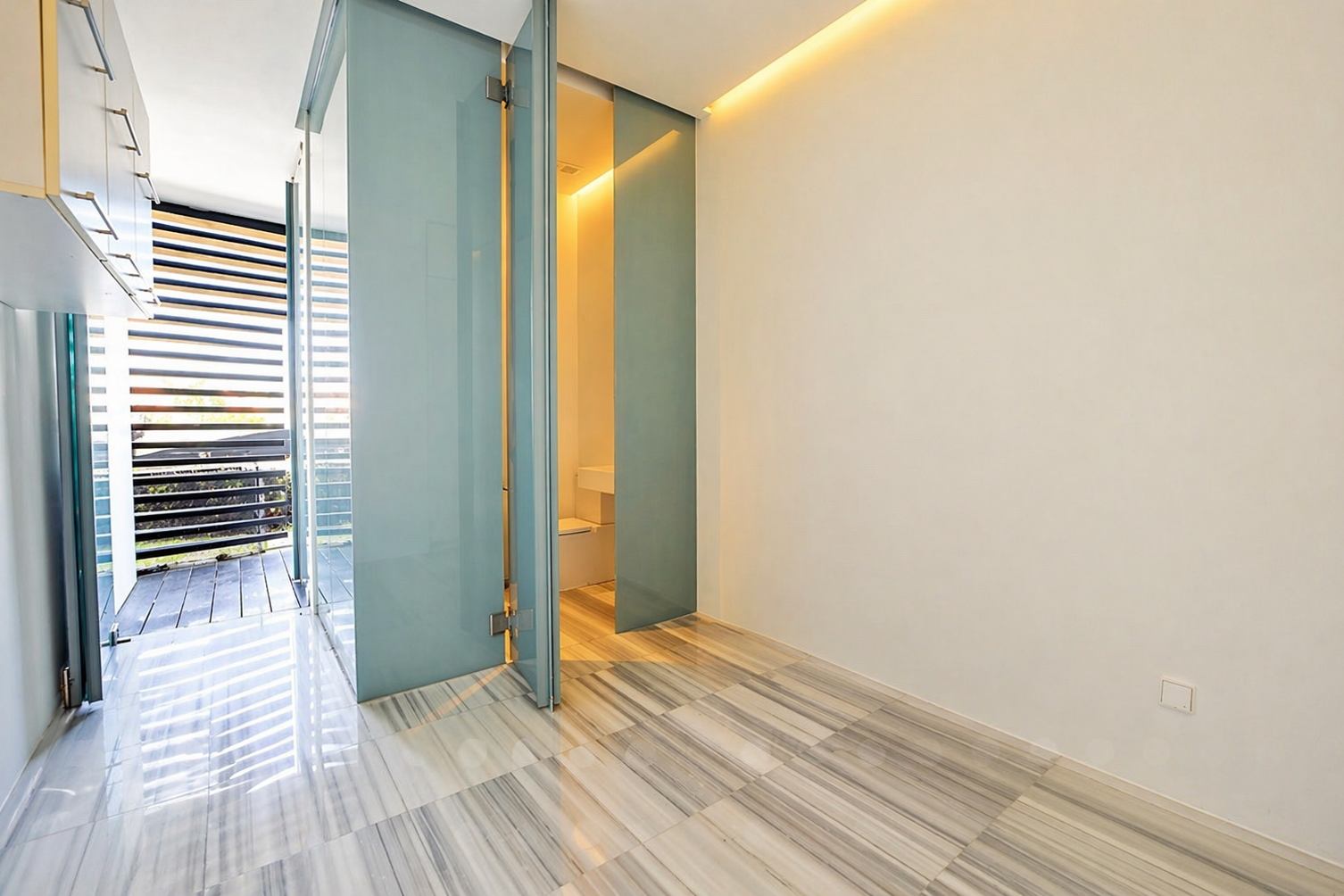 Sale & Rent / Costa Rica Modern Luxury Villa: 5-Bed, 5-Bath Oasis with Infinity Pool & Panoramic Views, Santa Ana, San Jose 🇨🇷 - image 13