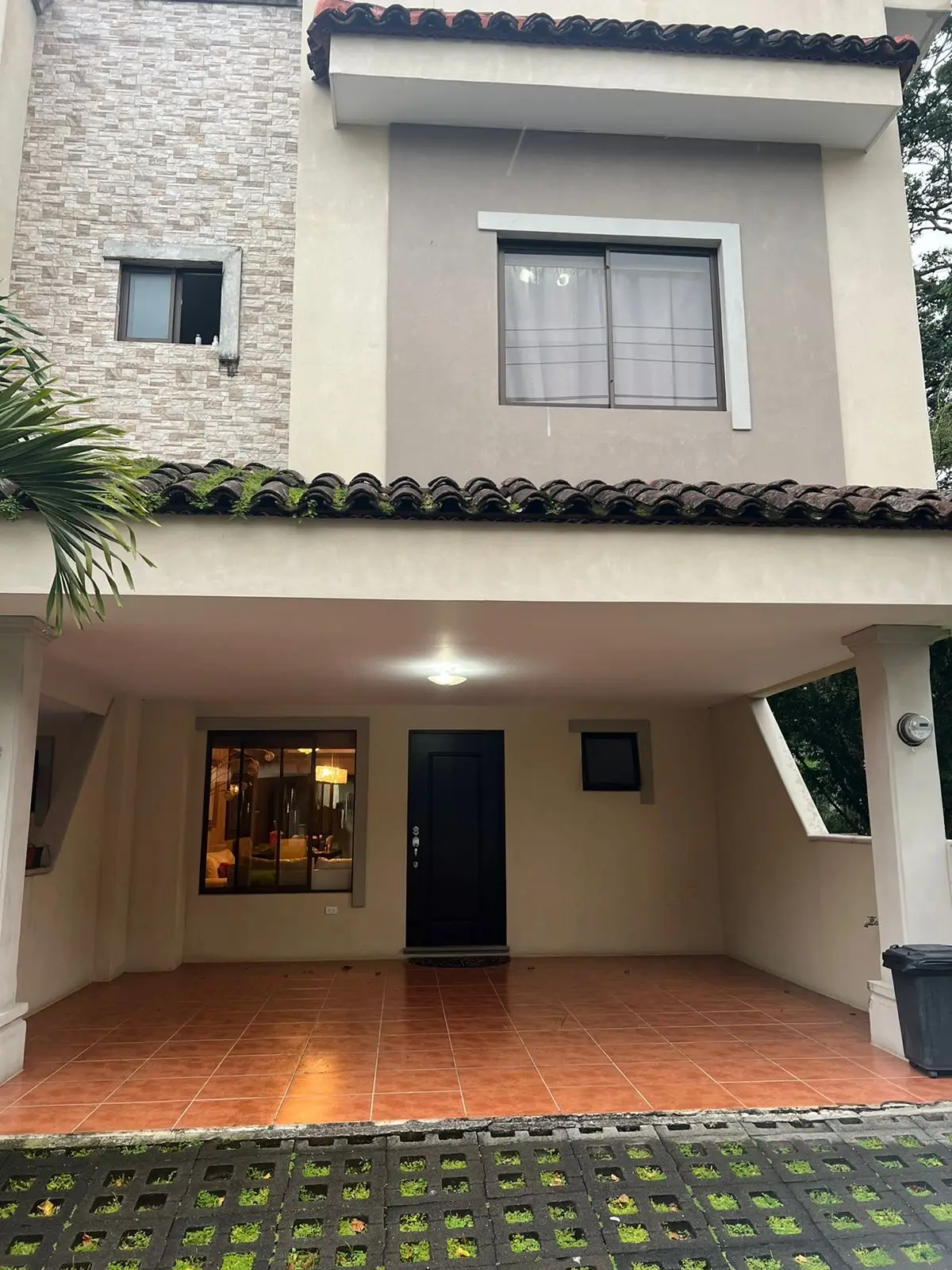 Santa Ana: 3-Bed Townhouse in Gated Community - Rent! - image 1