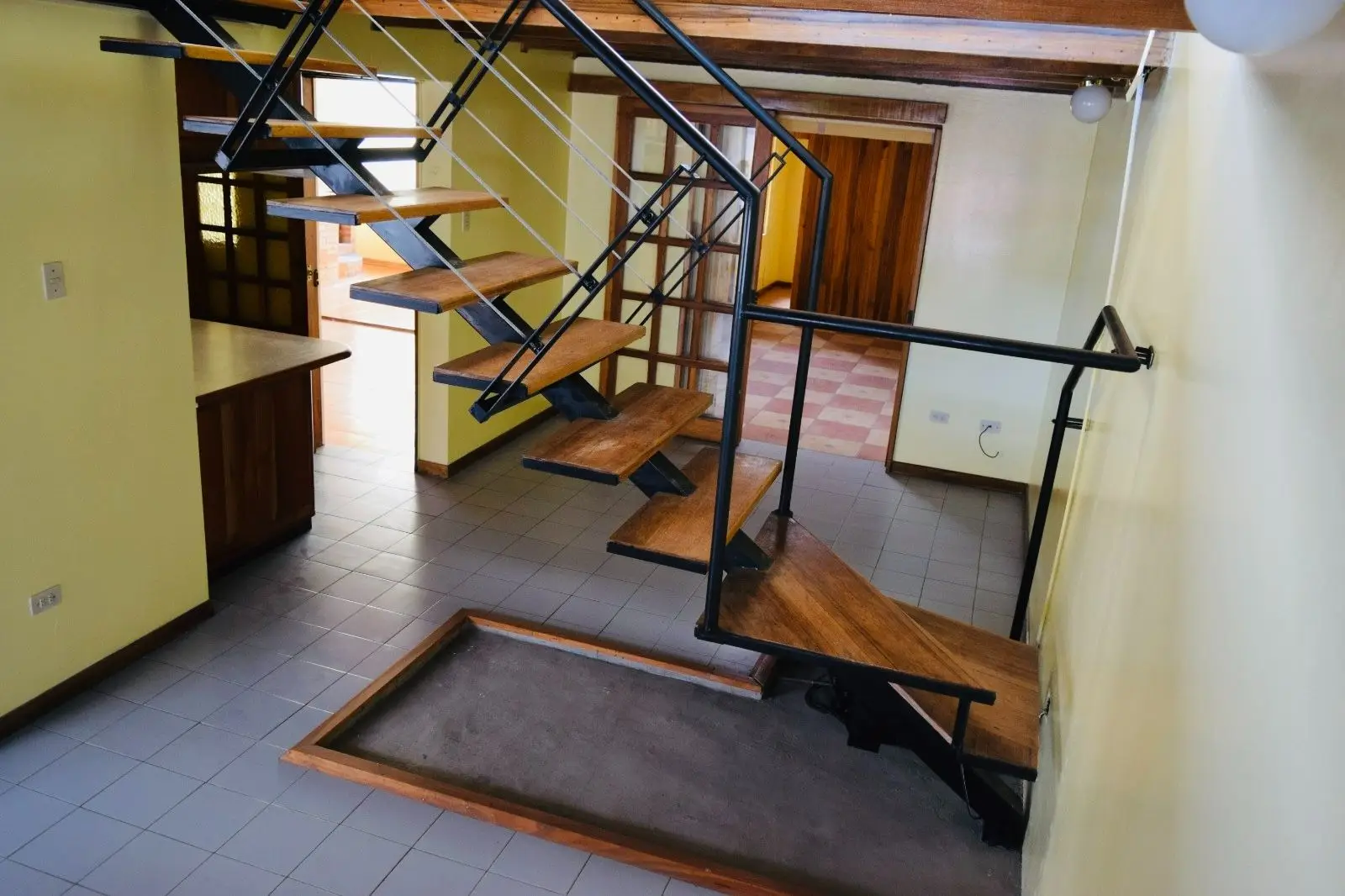 Home for sale in Cartago near the Courthouse - image 13