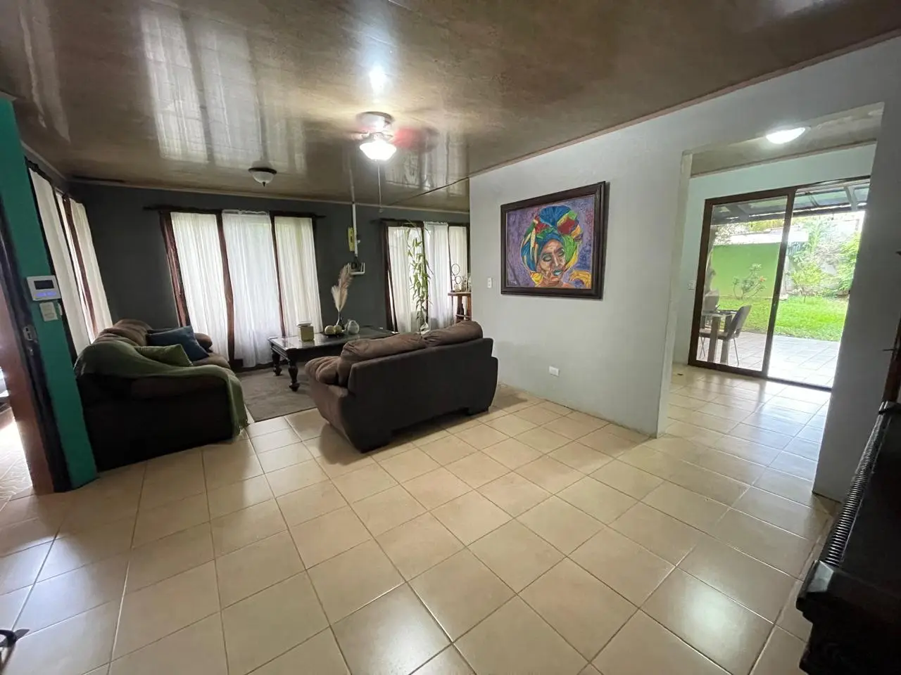 Charming 3-Bedroom Home with Lush Backyard in Grecia, Alajuela - image 5