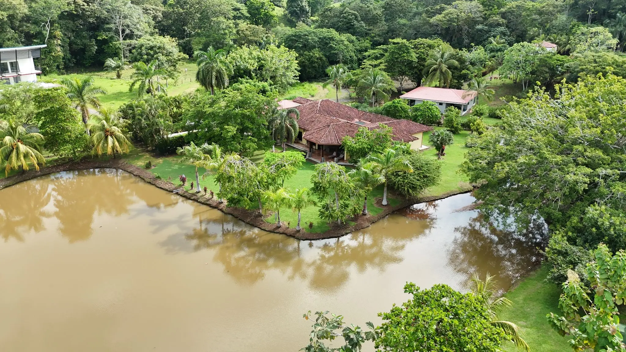 Tropical Luxury Estate with Private Lake, Pool & Prime Location Near Costa Rica’s Best Beaches” - image 14