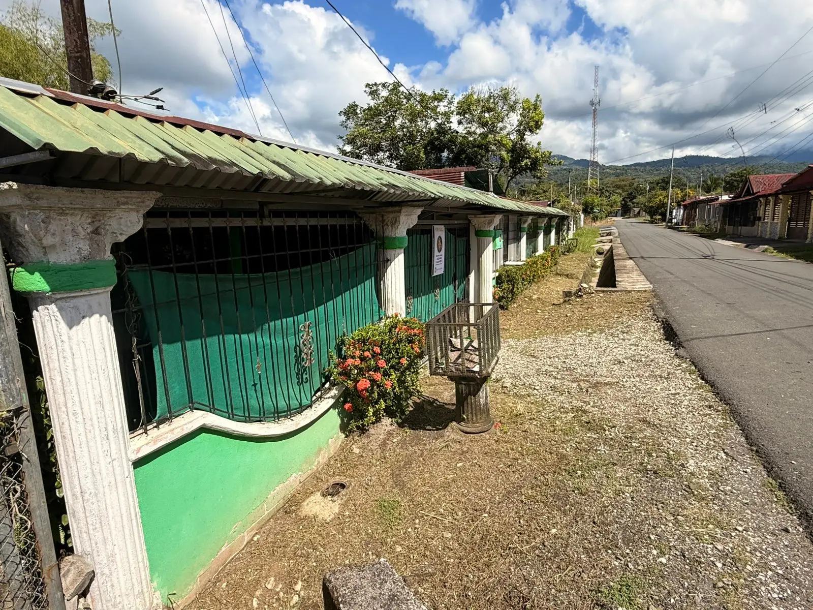 Incredible lot near the center - image 12