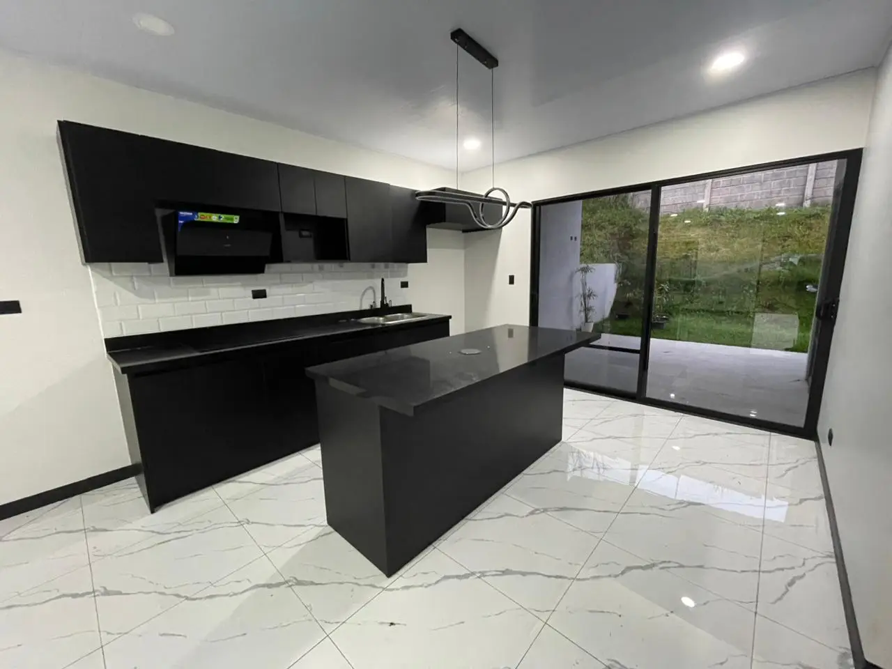 Charming 3-bedroom house in Grecia, Alajuela - USD 152,000 - image 2