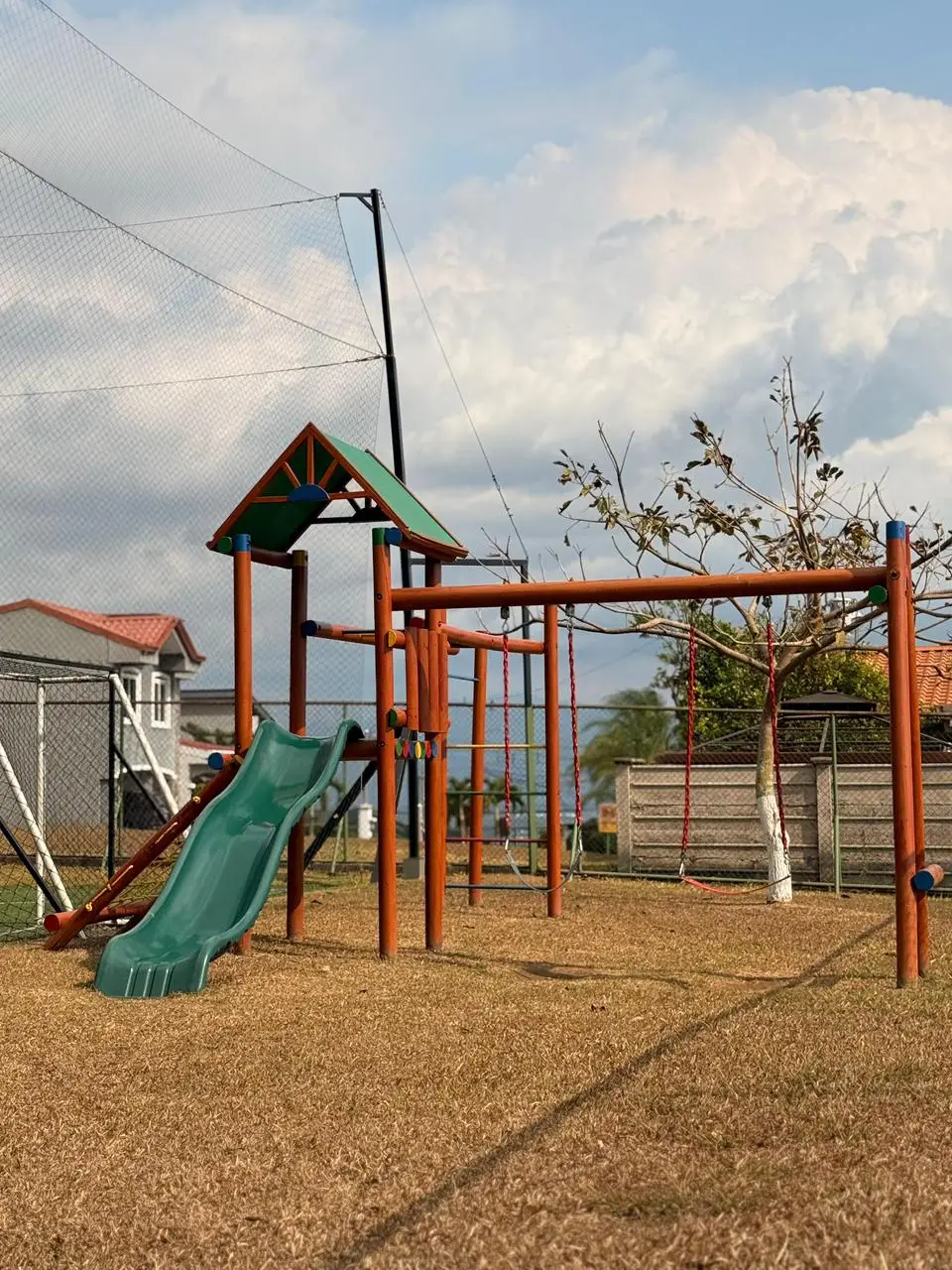 Excellent 231 m² lot on Central Avenue in Grecia, Costa Rica - image 9