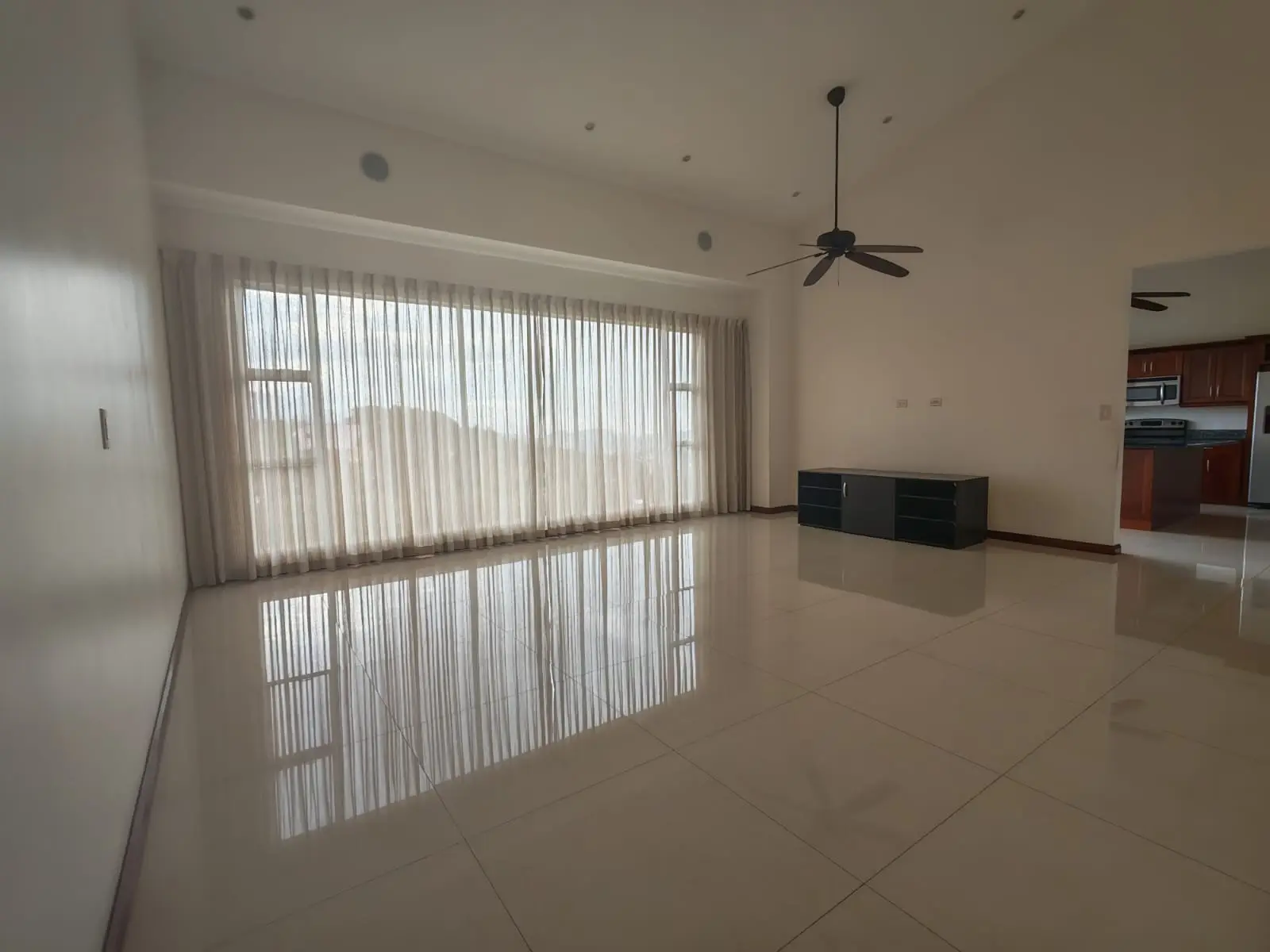 Exclusive penthouse for rent in Bello Horizonte, Escazú, with panoramic views - image 5