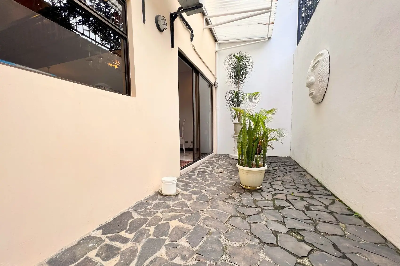 Elegant Two-Story Home with Pool and Panoramic Views in Las Cumbres, Brasil de Mora - image 11