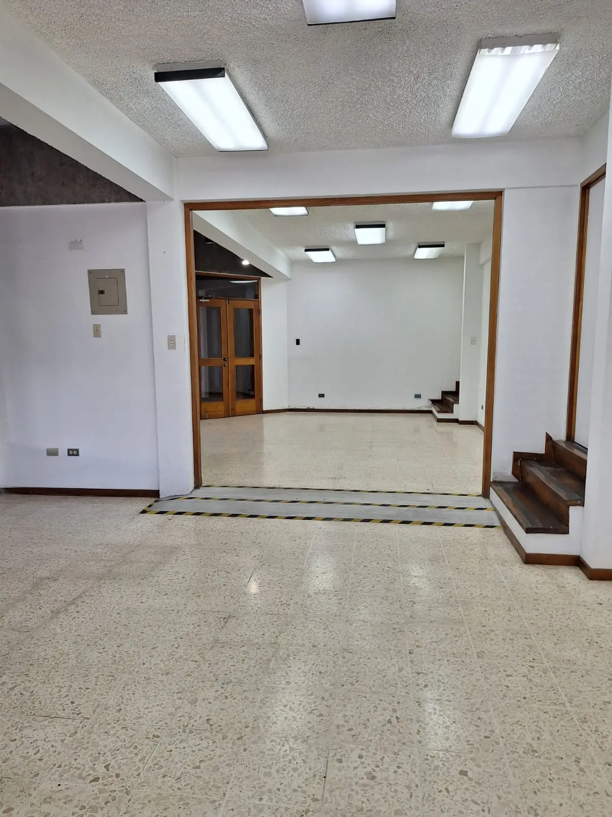 Prime 741sqm Modern Commercial space in Escazú, San José - image 13