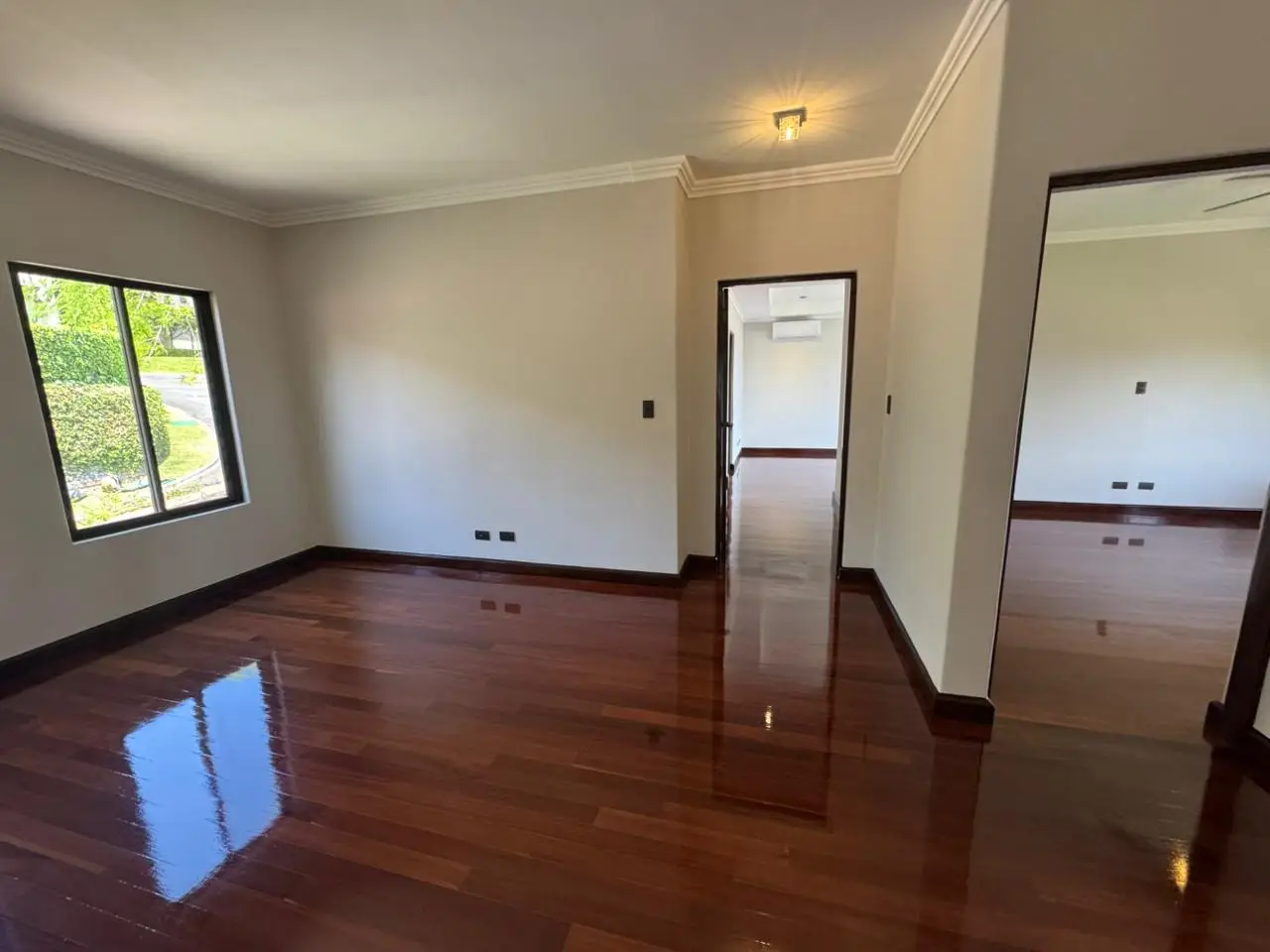 Residencia de Lujo con Vista a la Ciudad en Cerro Alto, Escazú - image 9