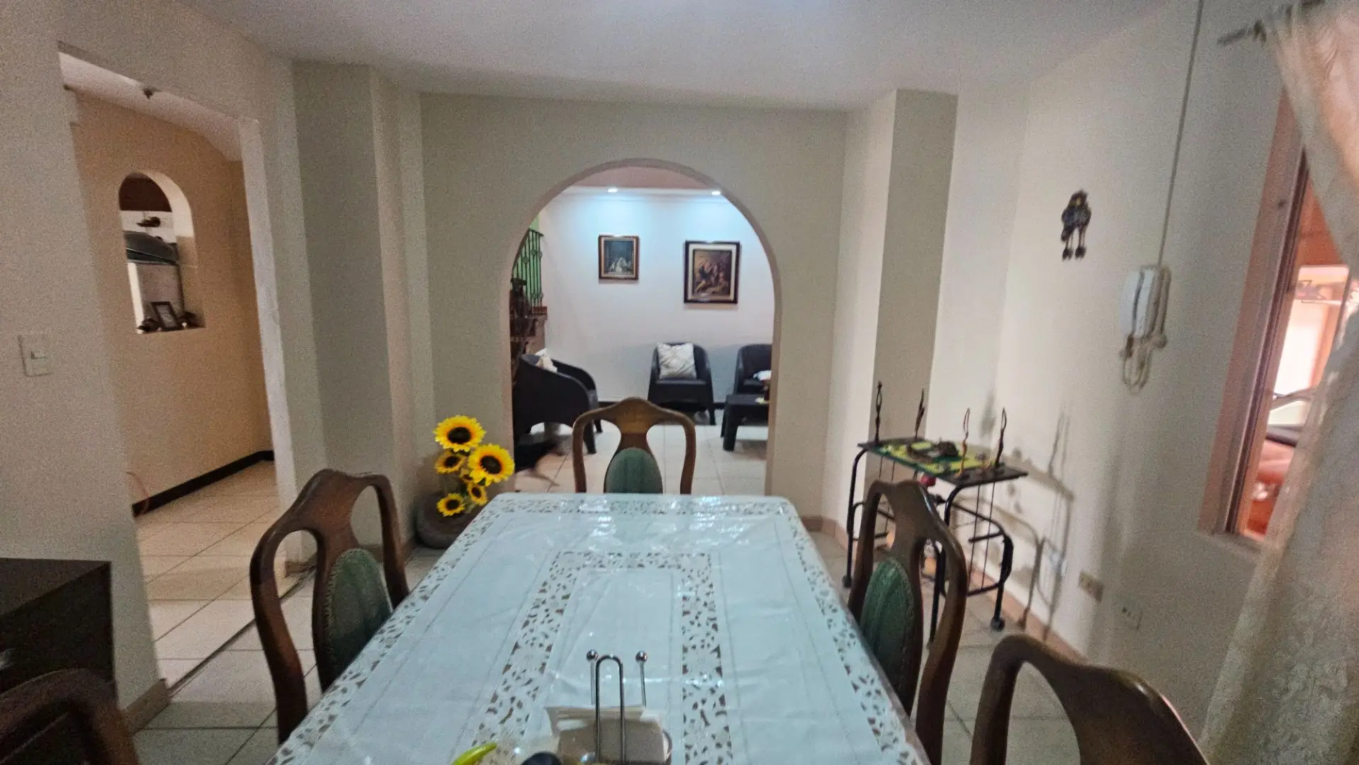 Spacious 6-Bedroom Family Home in Residencial Saint Clare, Moravia - image 11