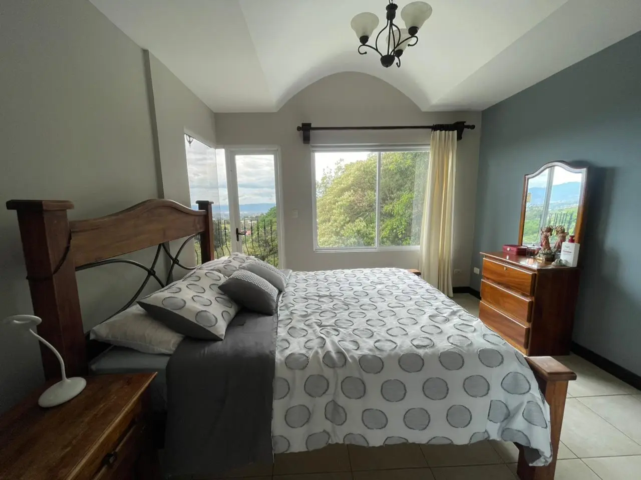 Stunning 3-Bed Modern Home with Expansive Gardens in Grecia, Costa Rica - image 13