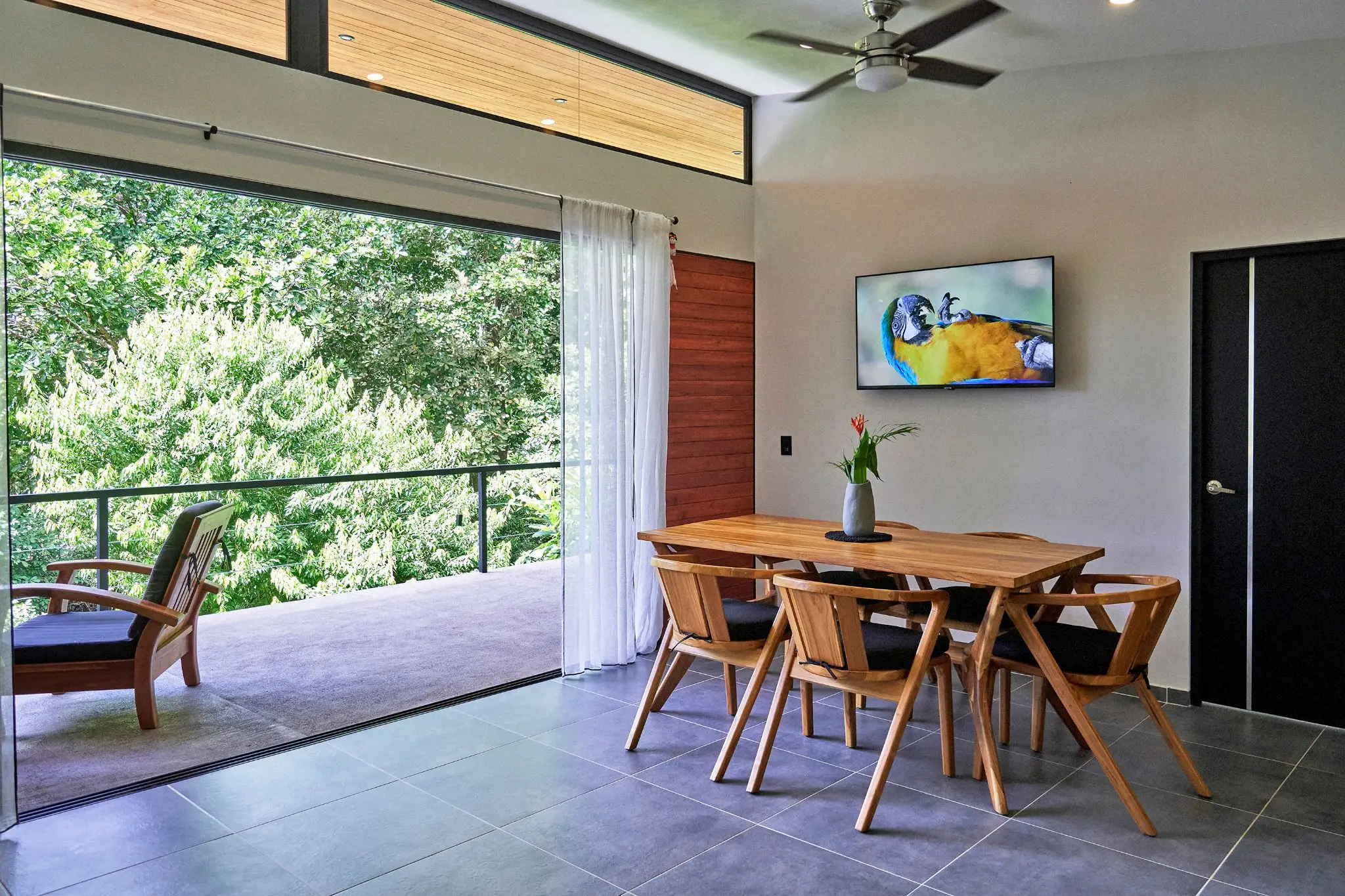 Tropical Villa in Santa Teresa, Steps from the Beach, with Additional Lot for Future Development - image 8