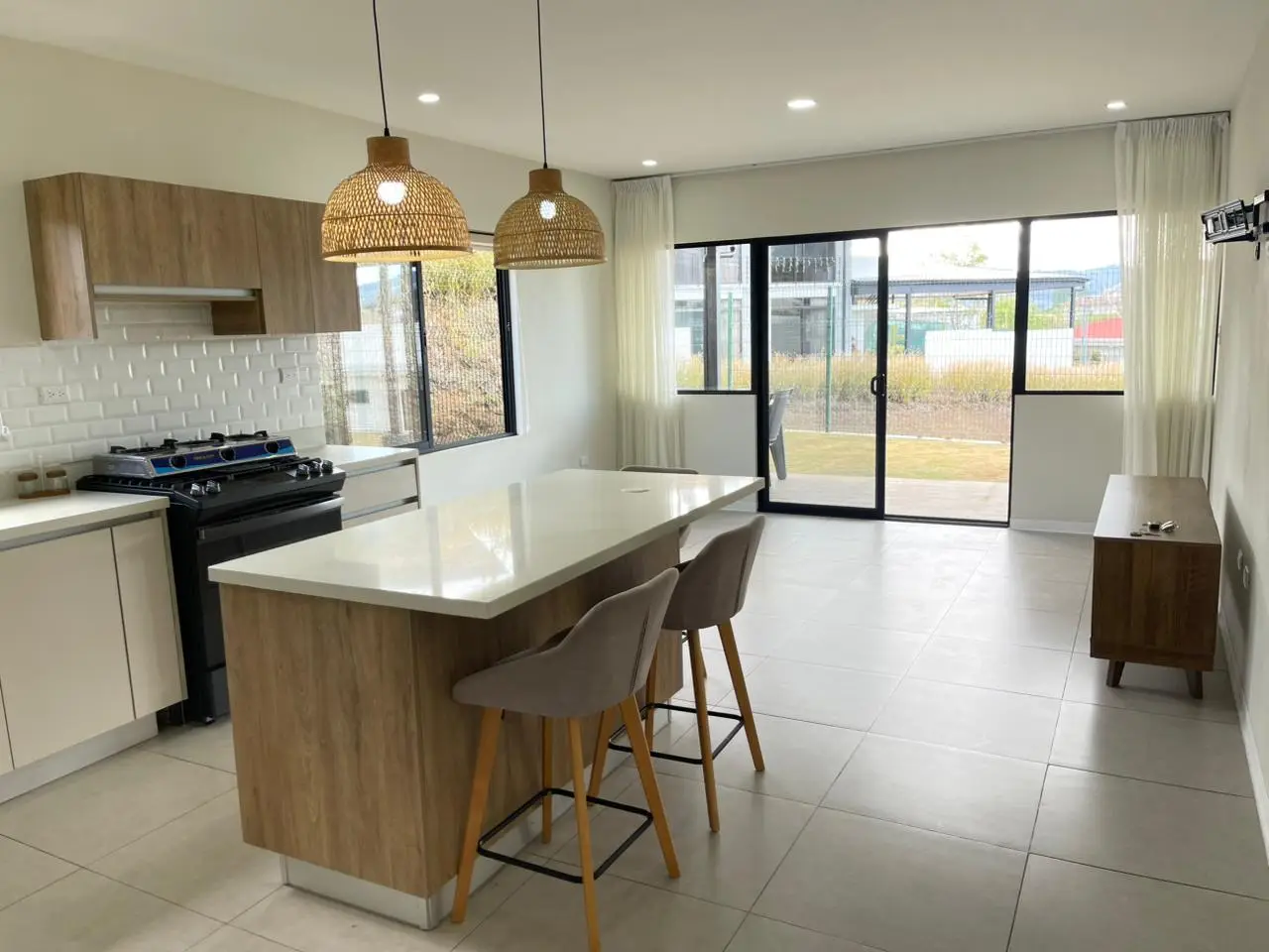 New Modern 3-Bedroom Home in Gated Community, Grecia, Alajuela with Scenic Views - image 3