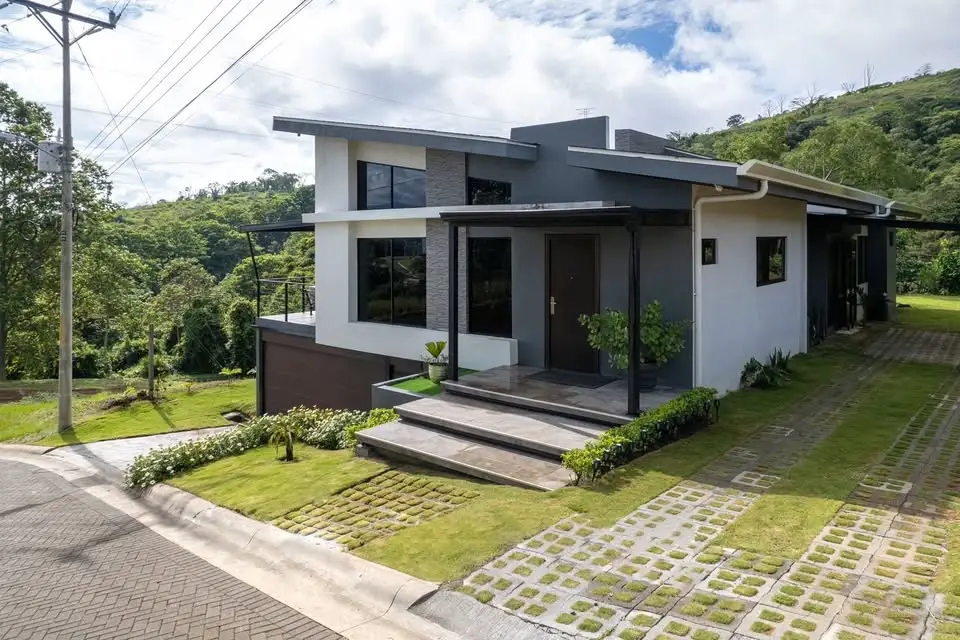 Stunning Modern Hillside Home in Gated Hacienda Natura, Naranjo, Alajuela - image 4