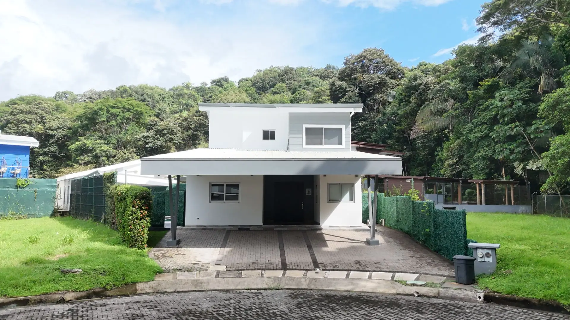 Beautiful Villa with pool in El Residencial Bambu, Puntaleona - image 1