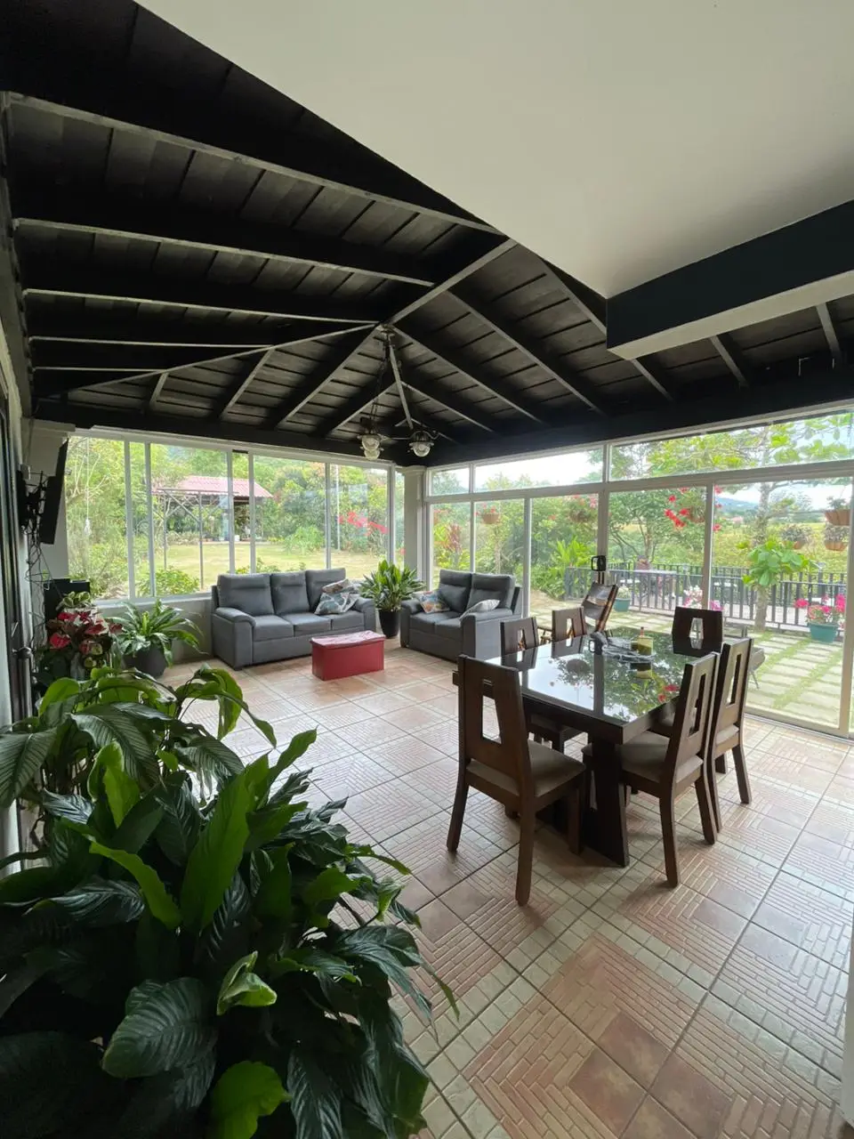 Stunning 3-Bed Modern Home with Expansive Gardens in Grecia, Costa Rica - image 8