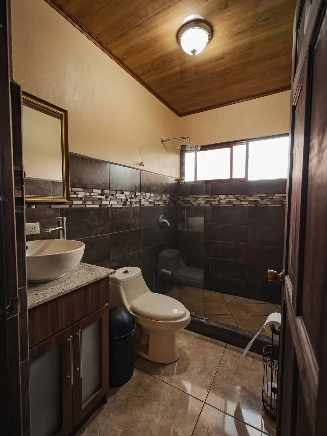 Modern 2.5-Bed Home in Grecia, Alajuela - Ideal for Families - image 15