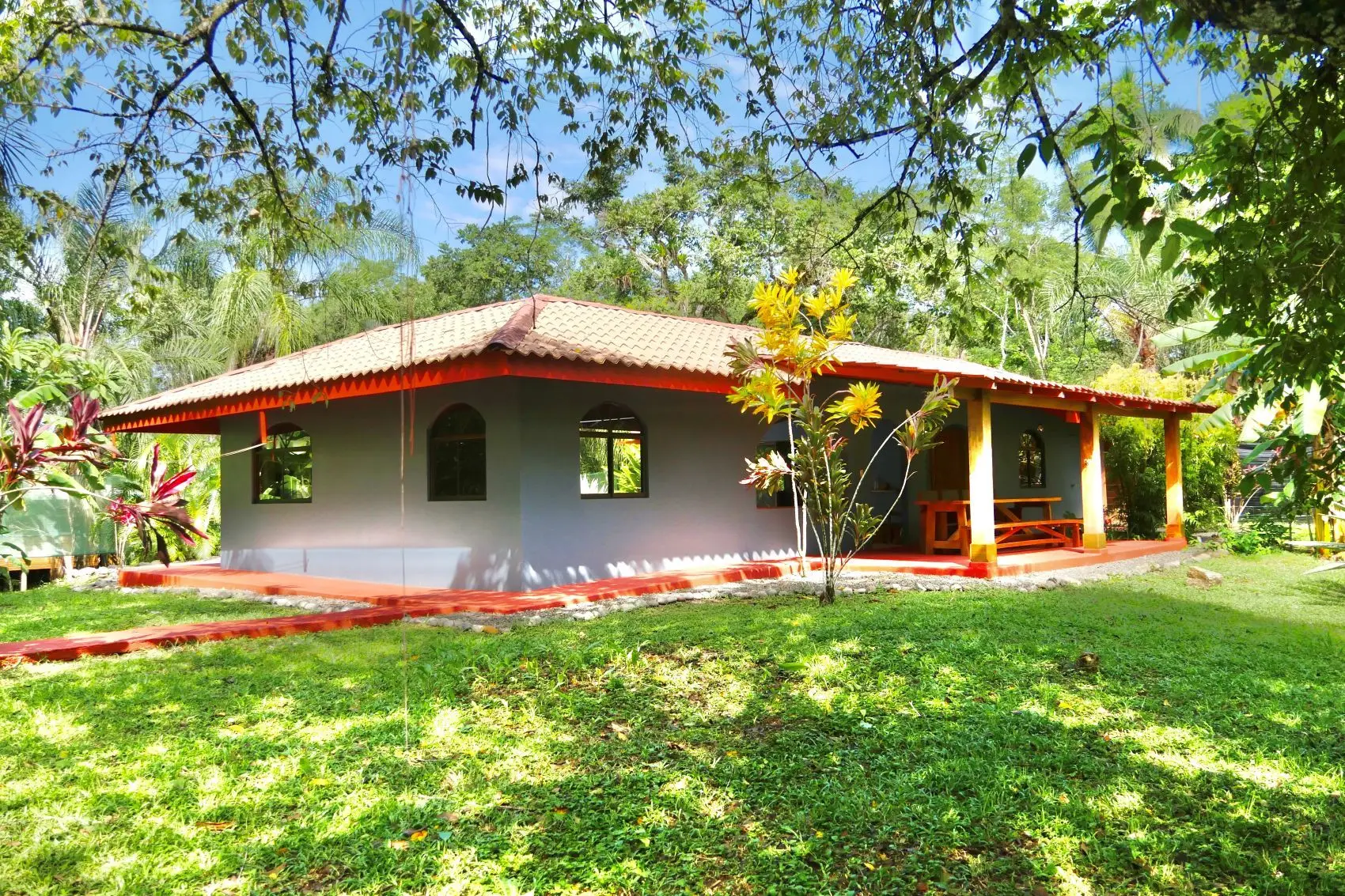 Charming 2-Bedroom Home with Pool and Pura Vida Vibes in San Isidro Santa Teresa - image 11