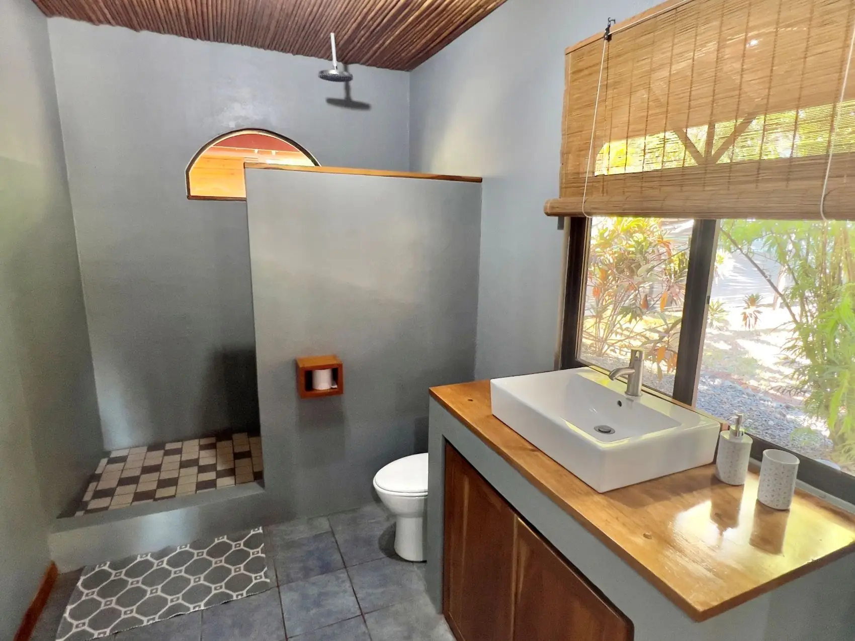 Charming 2-Bedroom Home with Pool and Pura Vida Vibes in San Isidro Santa Teresa - image 7
