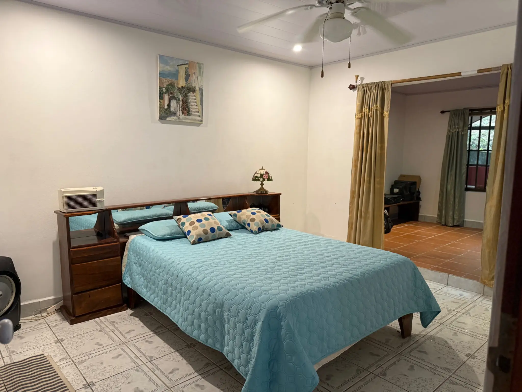 CHARMING  HOME WITH SCENIC FOREST VIEWS  - image 13