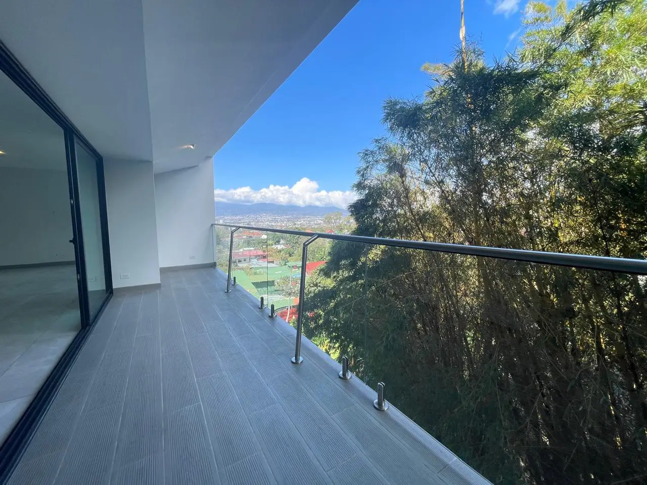 Sale – Luxury Apartment in Escazú - image 2