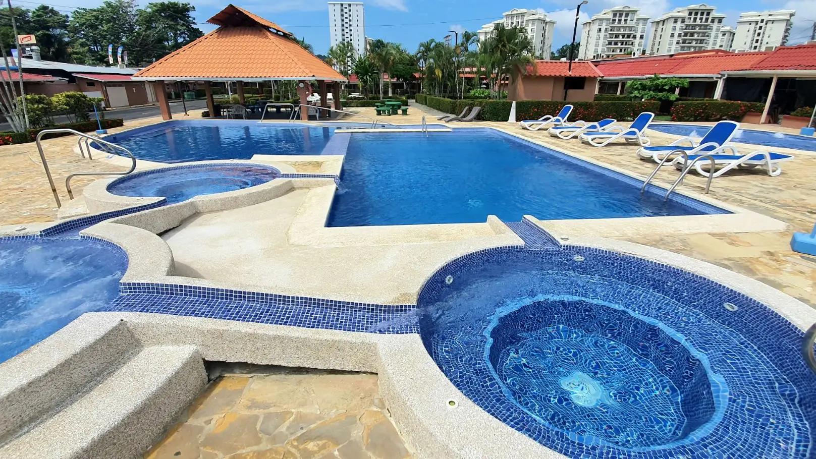 Charming 4-Bed Condo in Las Villas Paraíso - Perfect Family Home or Income Property ! Jaco center. - image 3