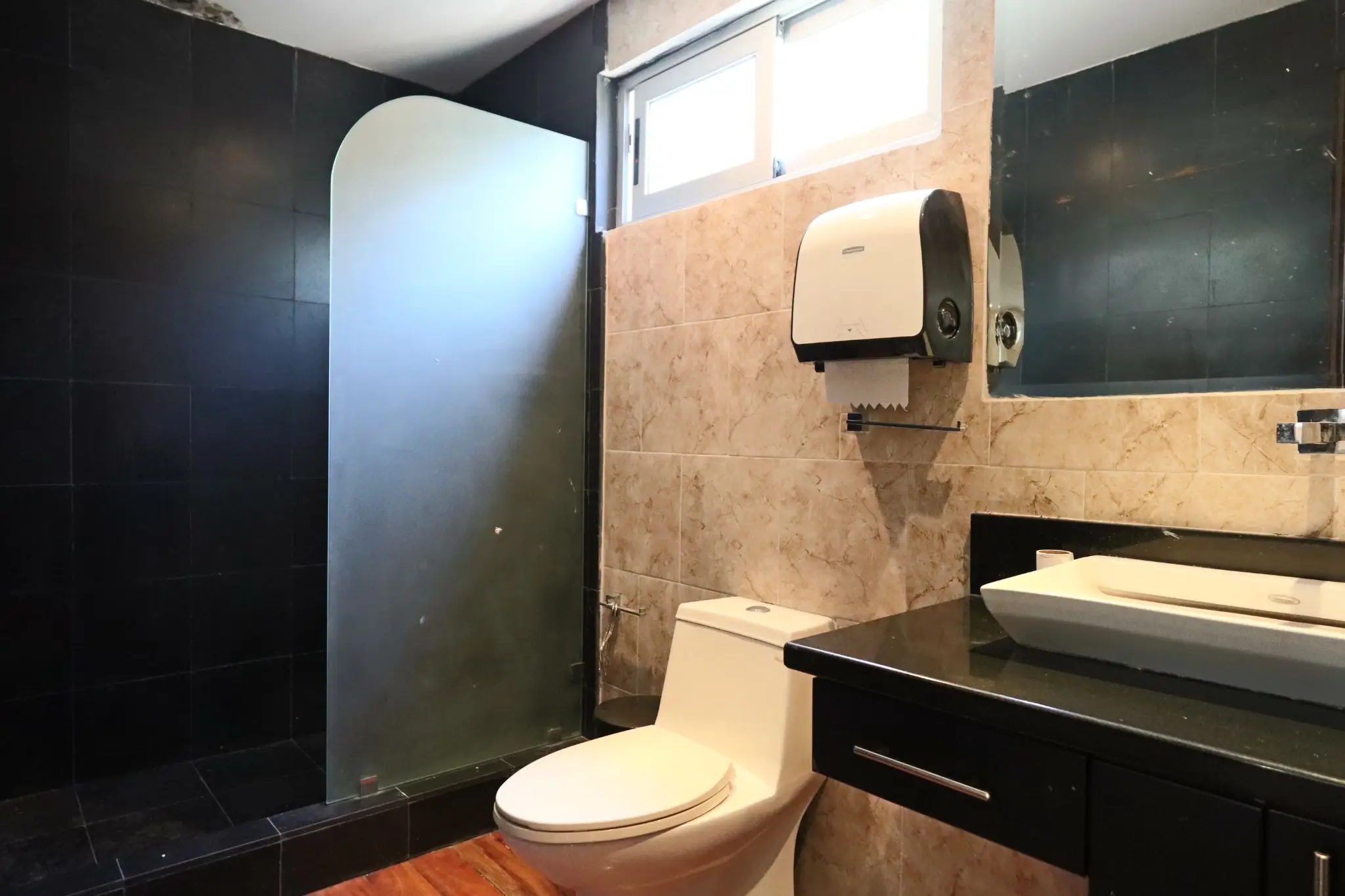 Corporate Office for Rent - image 5